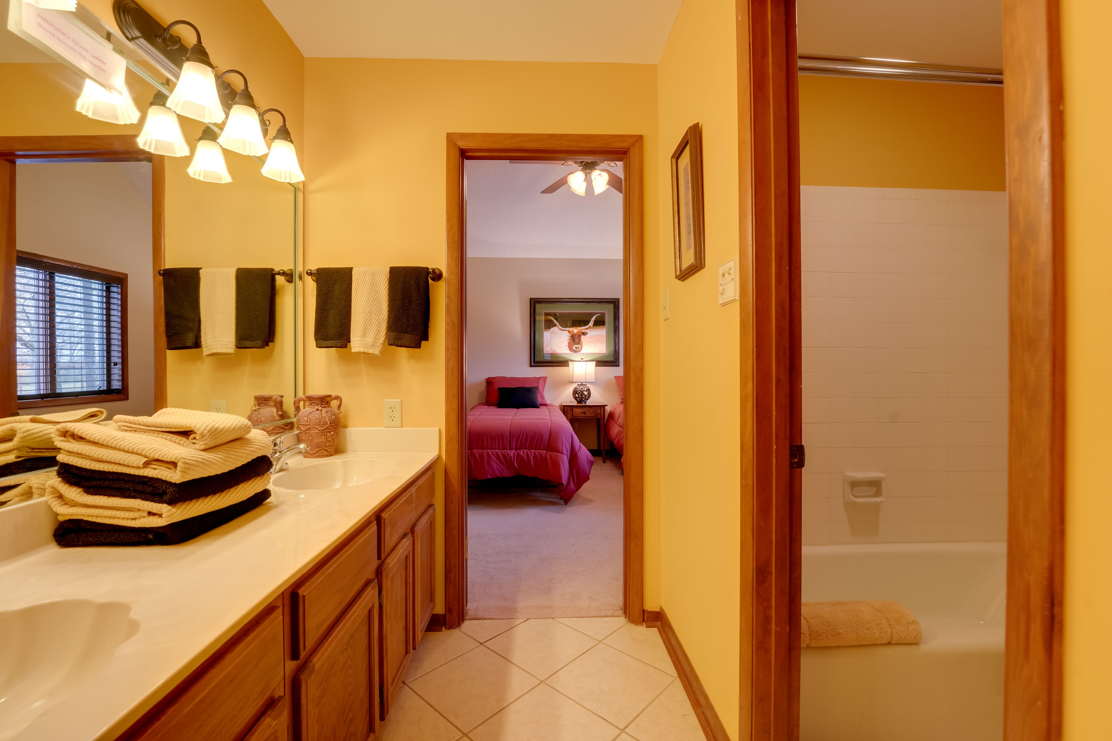 Full Bathroom (Spitfire Acres) | Upper Floor
