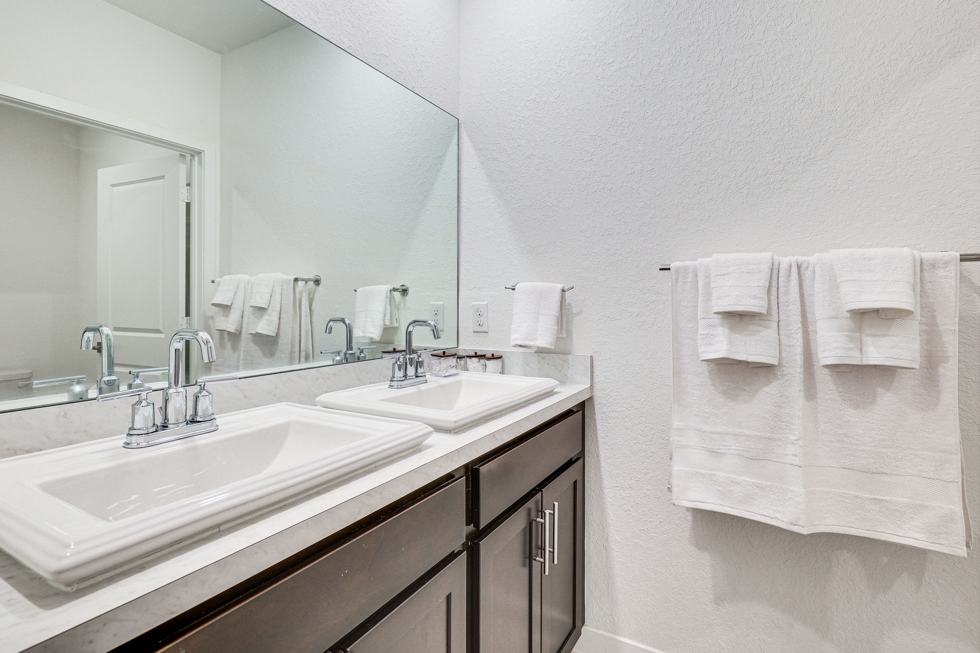 Full Bathroom | 2nd Floor
