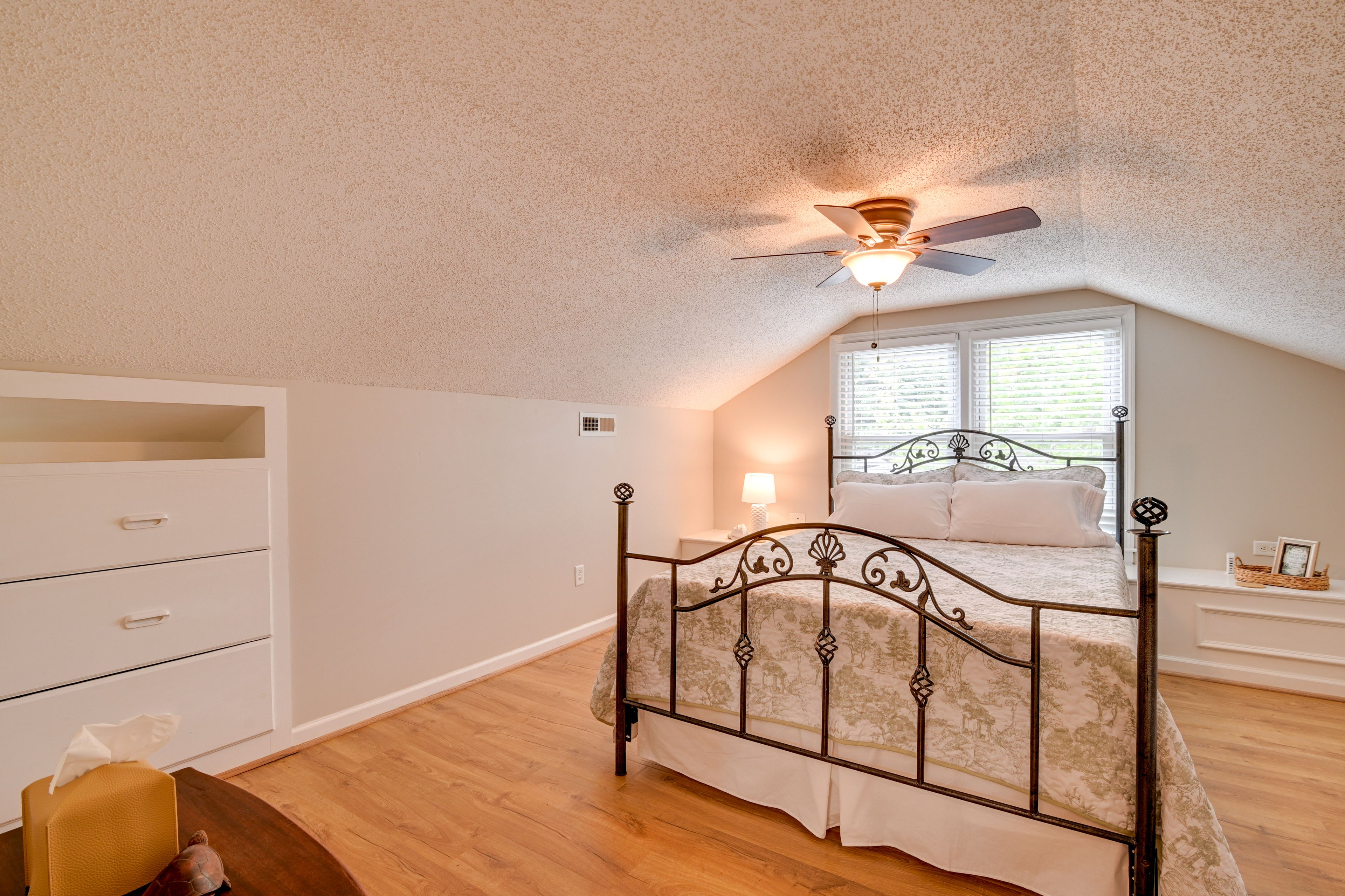 Bedroom 1 | Queen Bed | 2nd Floor