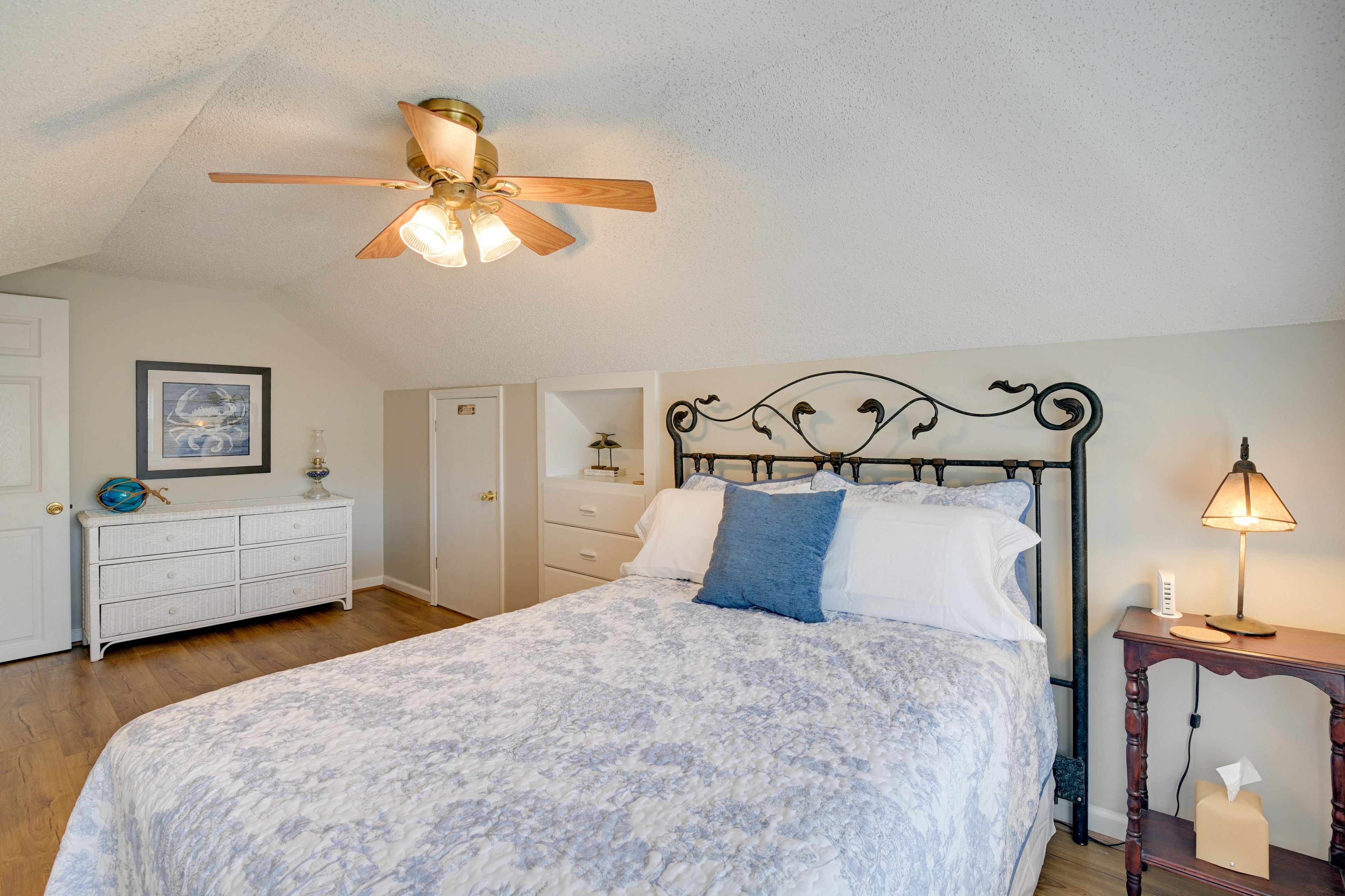 Bedroom 2 | Queen Bed | 2nd Floor