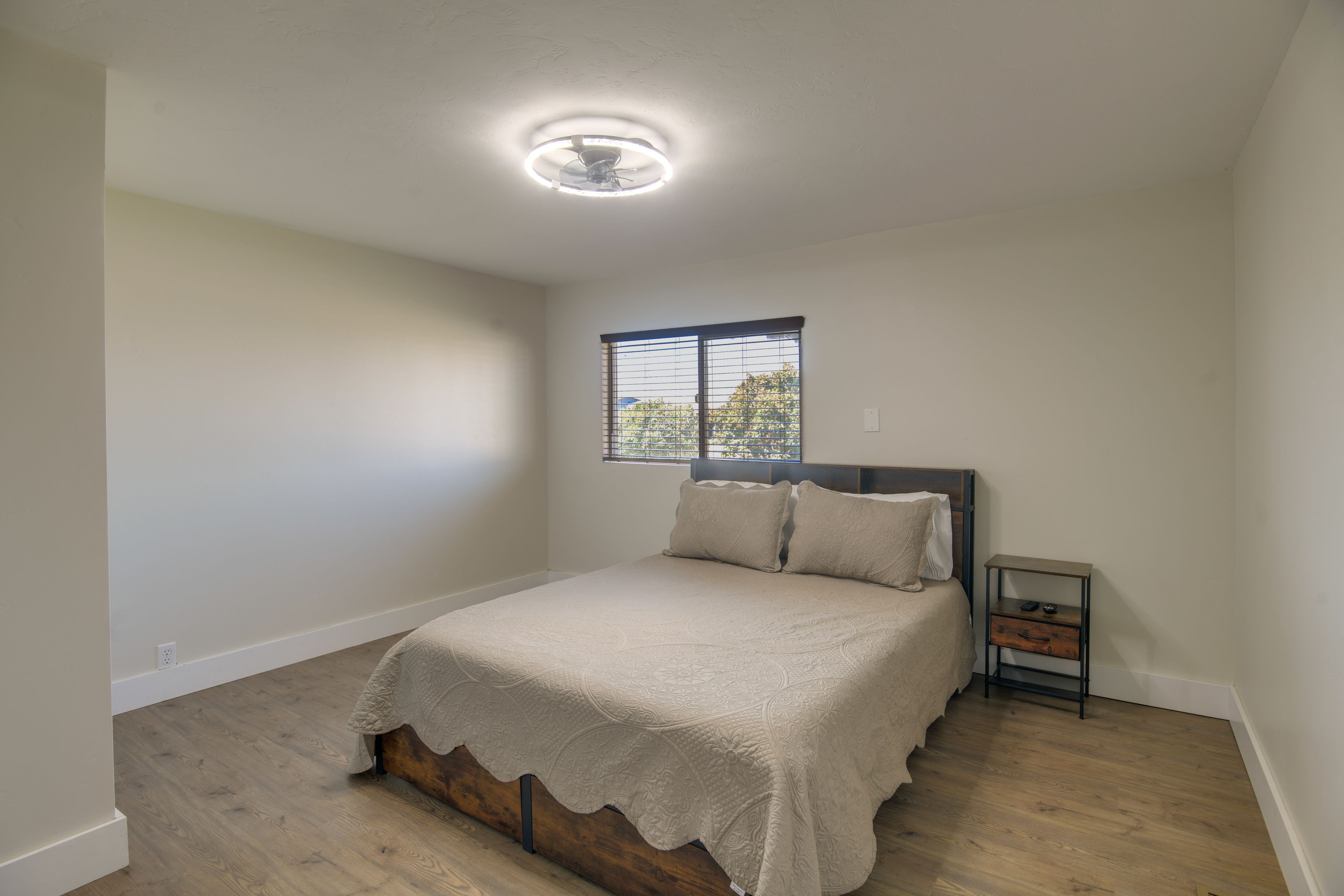 Bedroom 3 | Queen Bed
