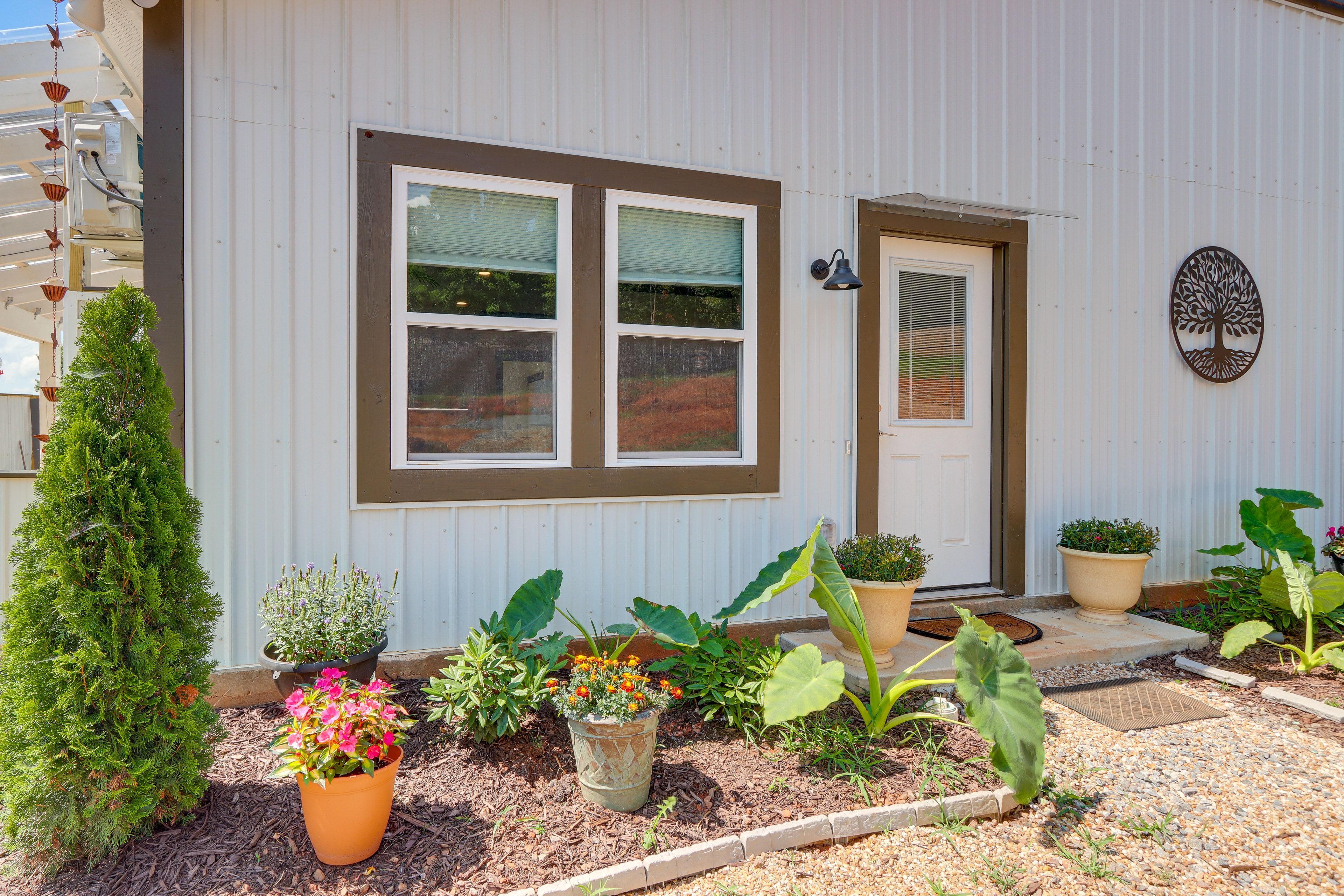 Property Exterior | Single-Story Apartment