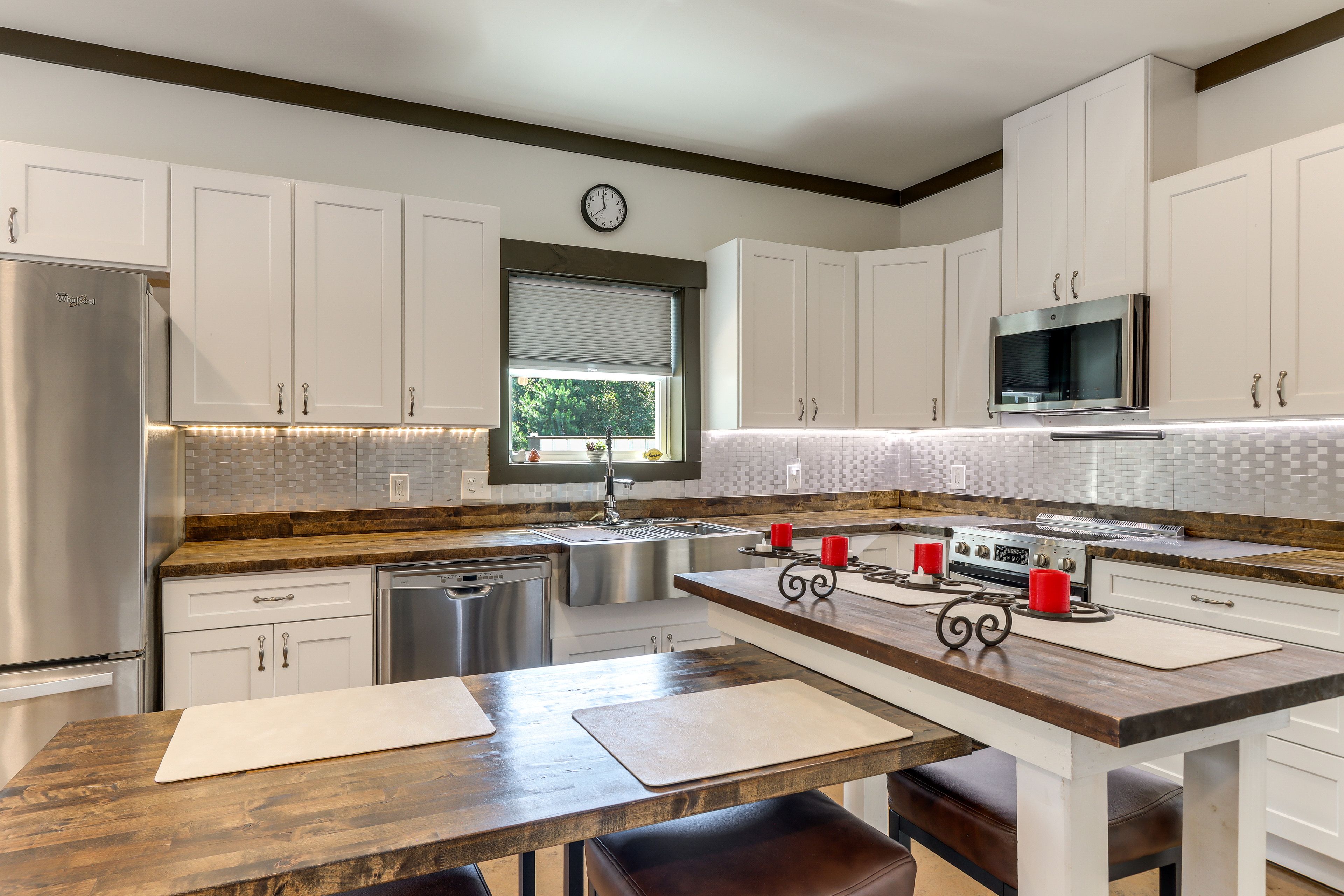 Kitchen & Dining Area