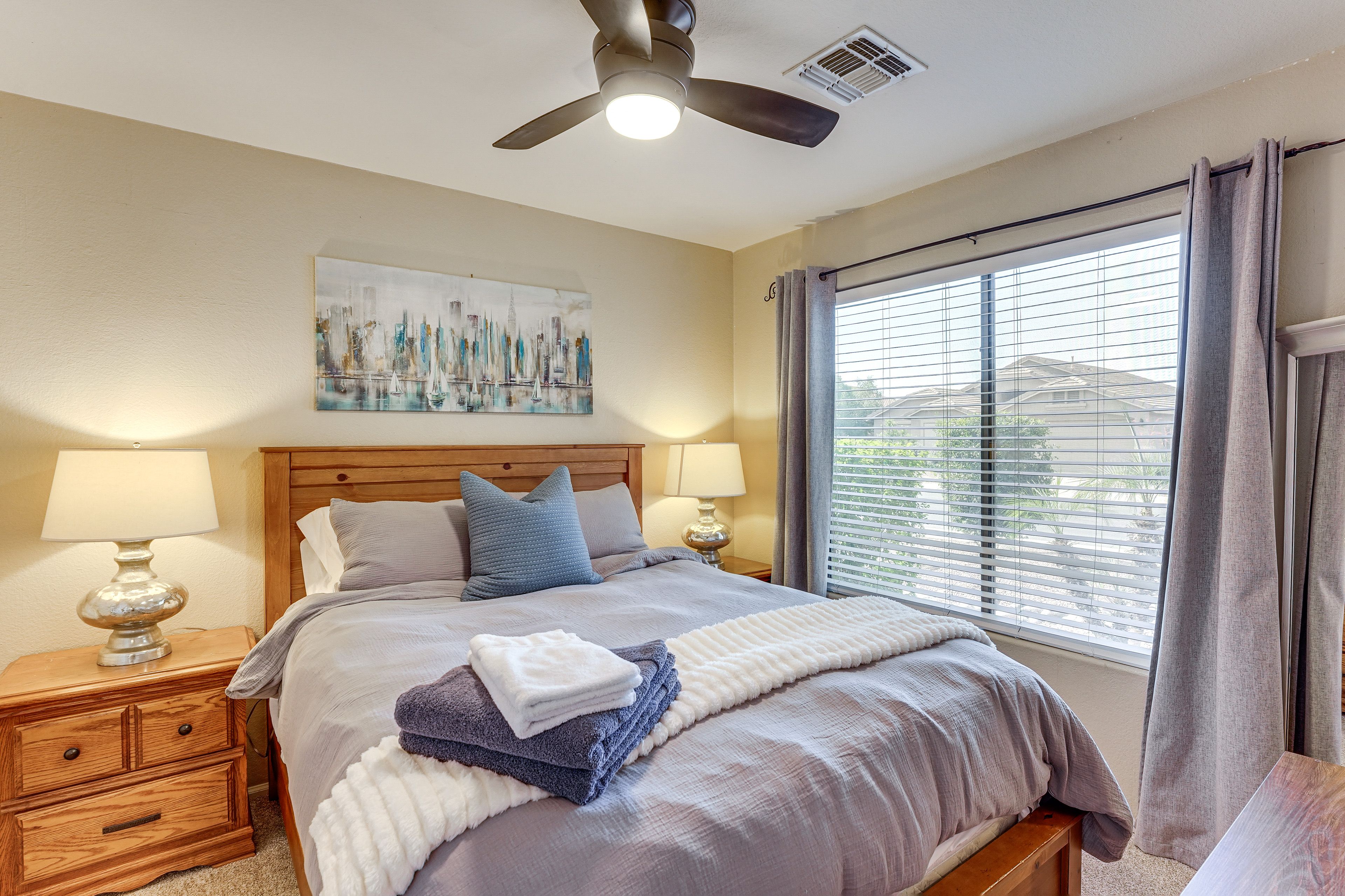 Bedroom 2 | Queen Bed