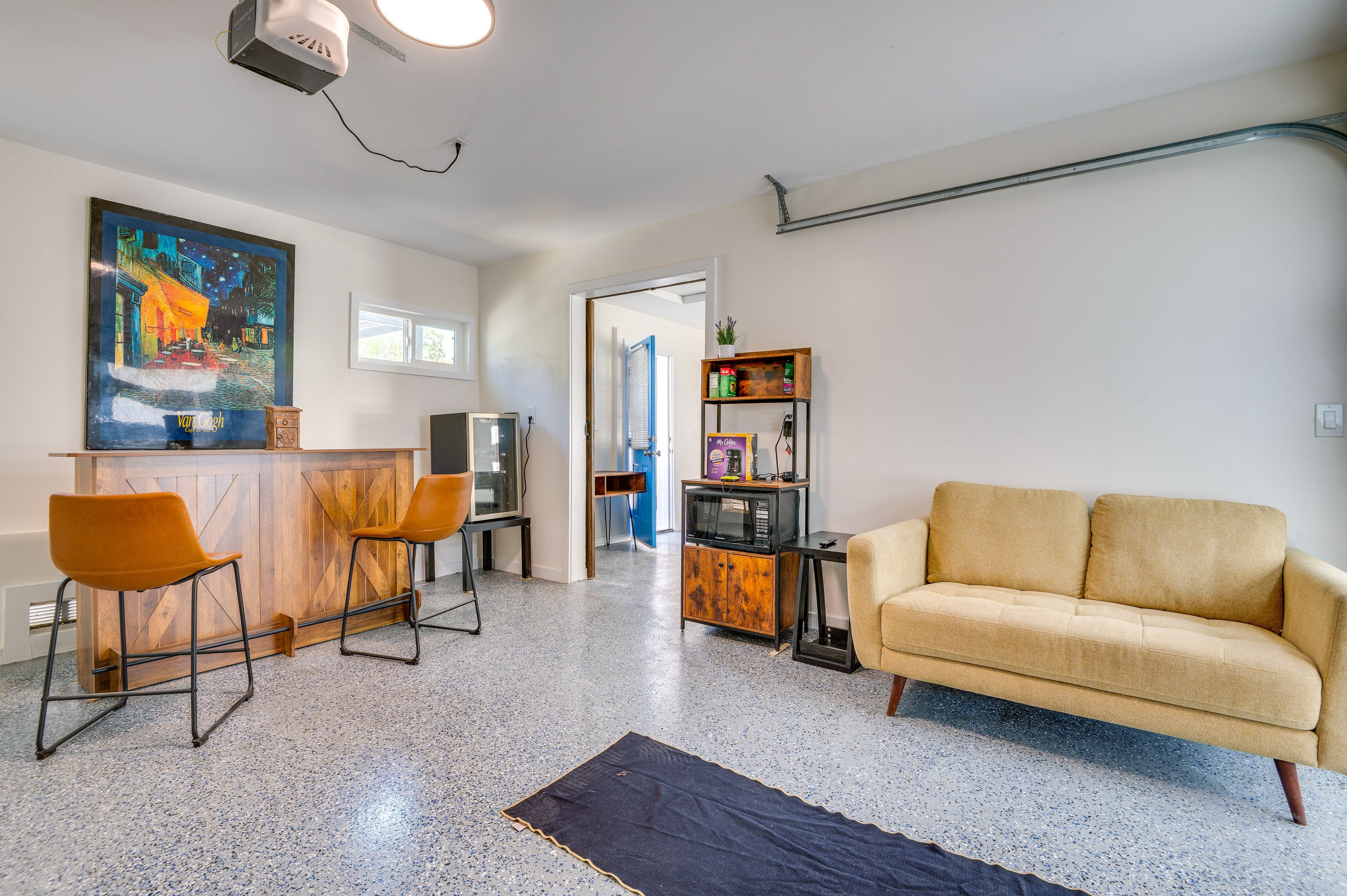 Recreation Area (Garage) | Smart TV | Pool/Ping-Pong Table | 1st Floor