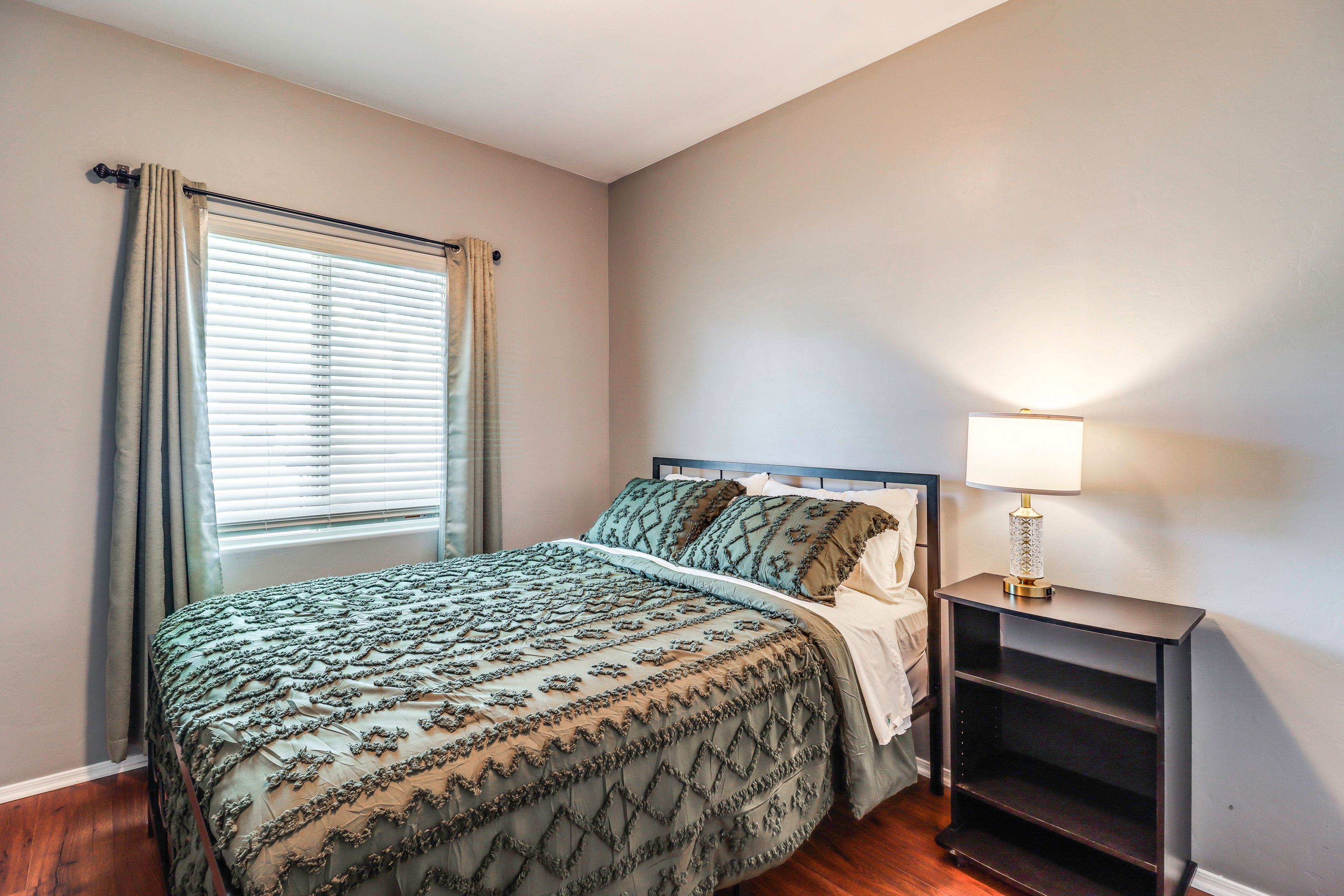 Bedroom 2 | Queen Bed