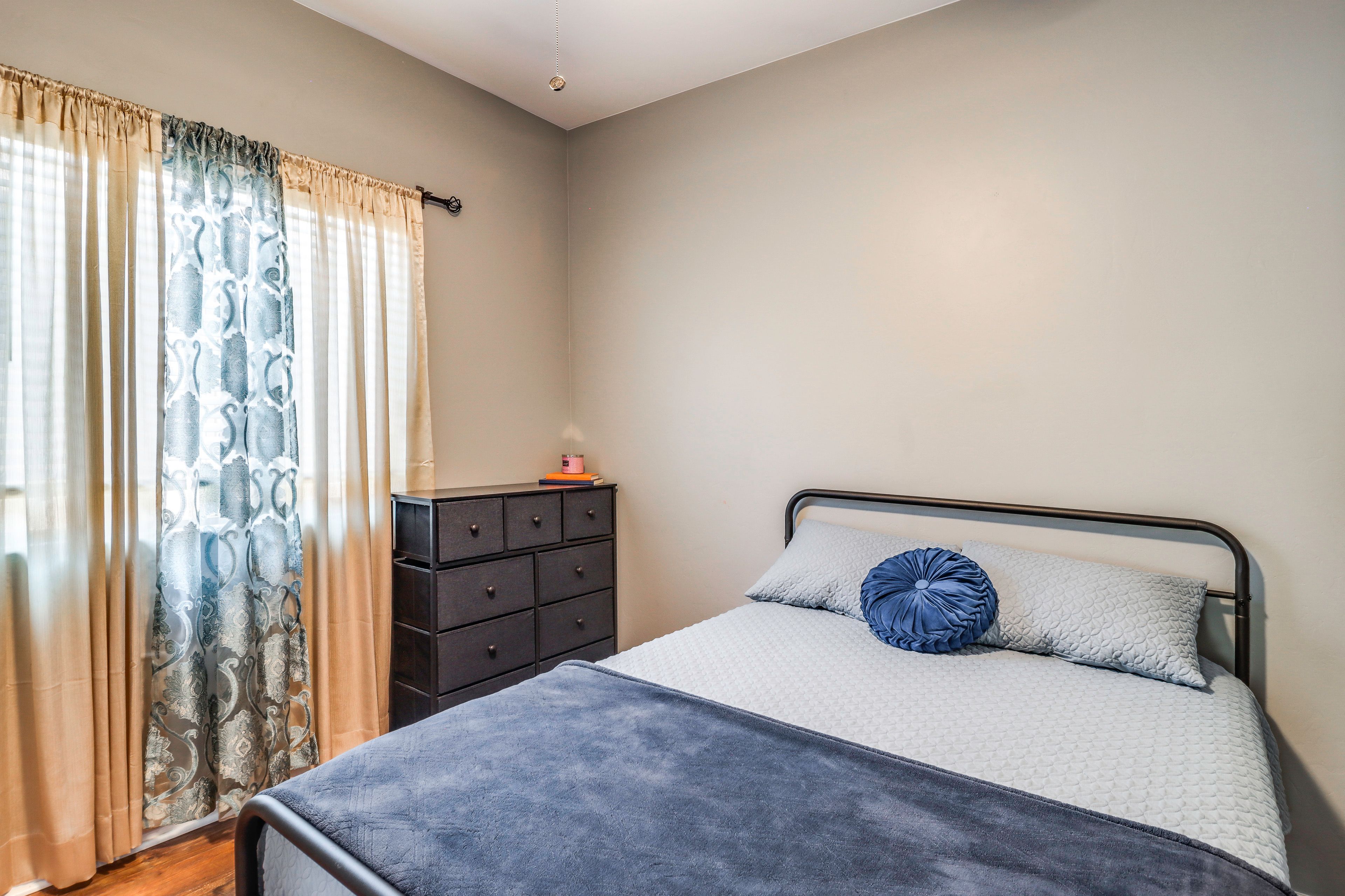 Bedroom 3 | Queen Bed