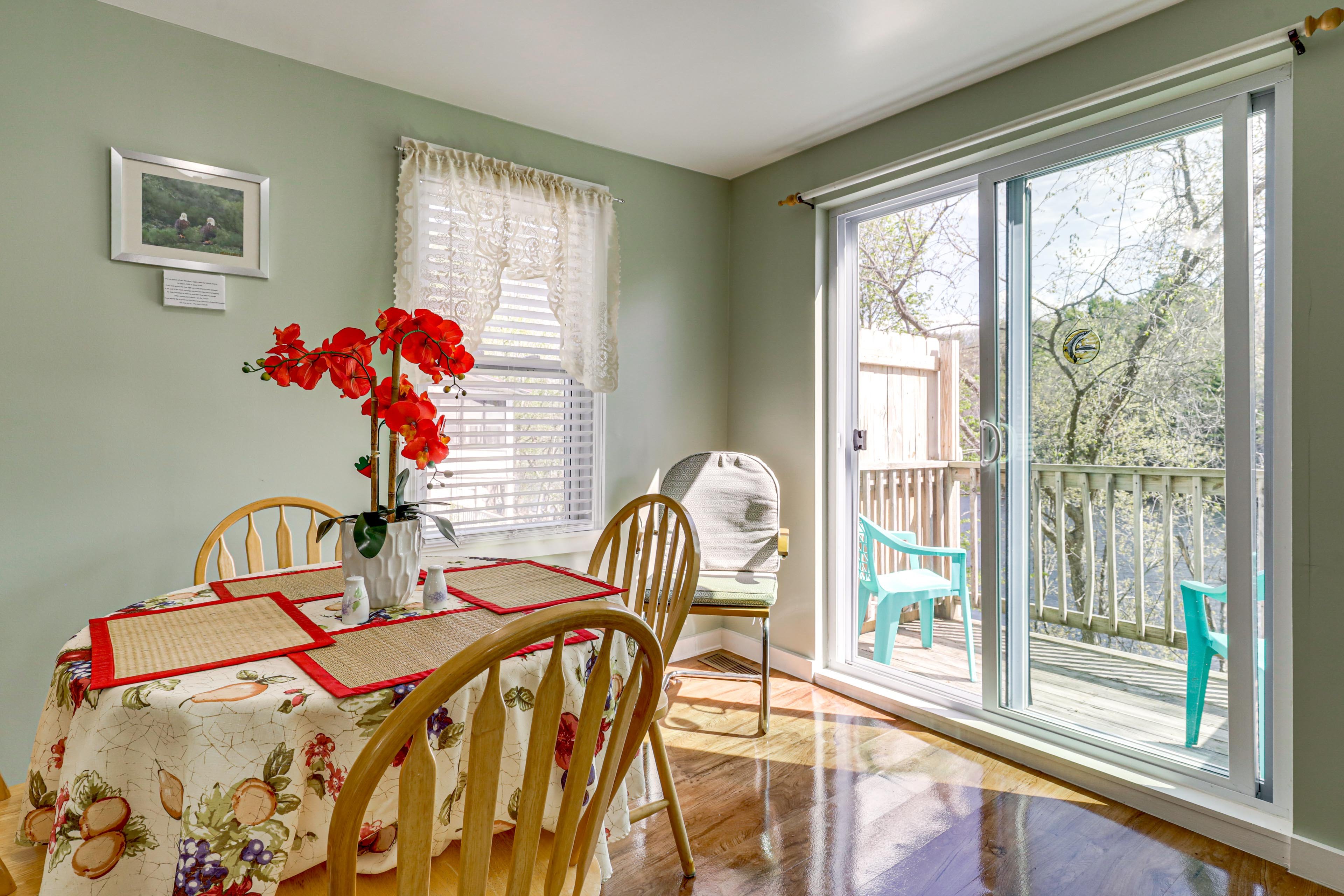 Dining Area | Main Level