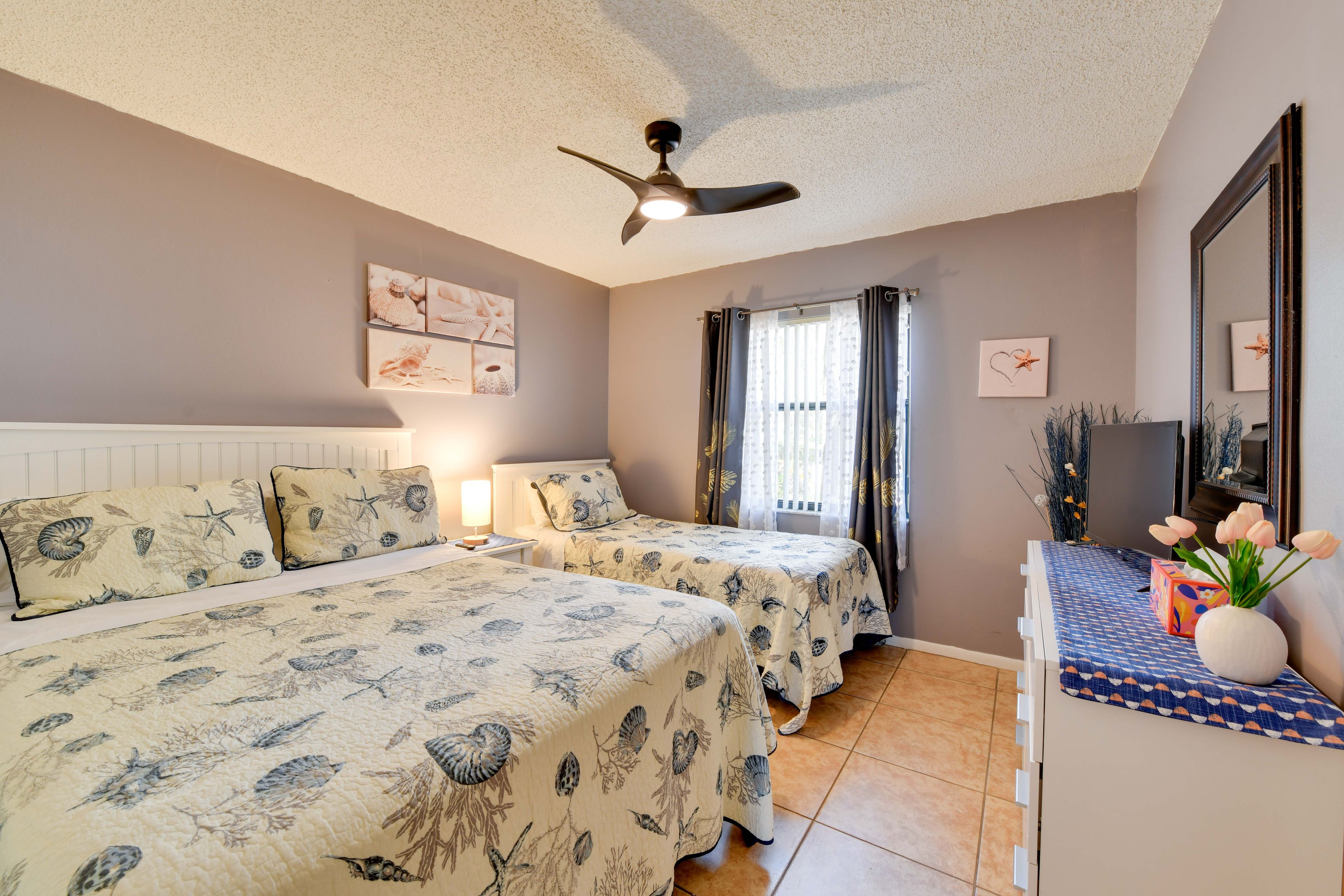Bedroom 2 | Queen Bed | Twin XL Bed