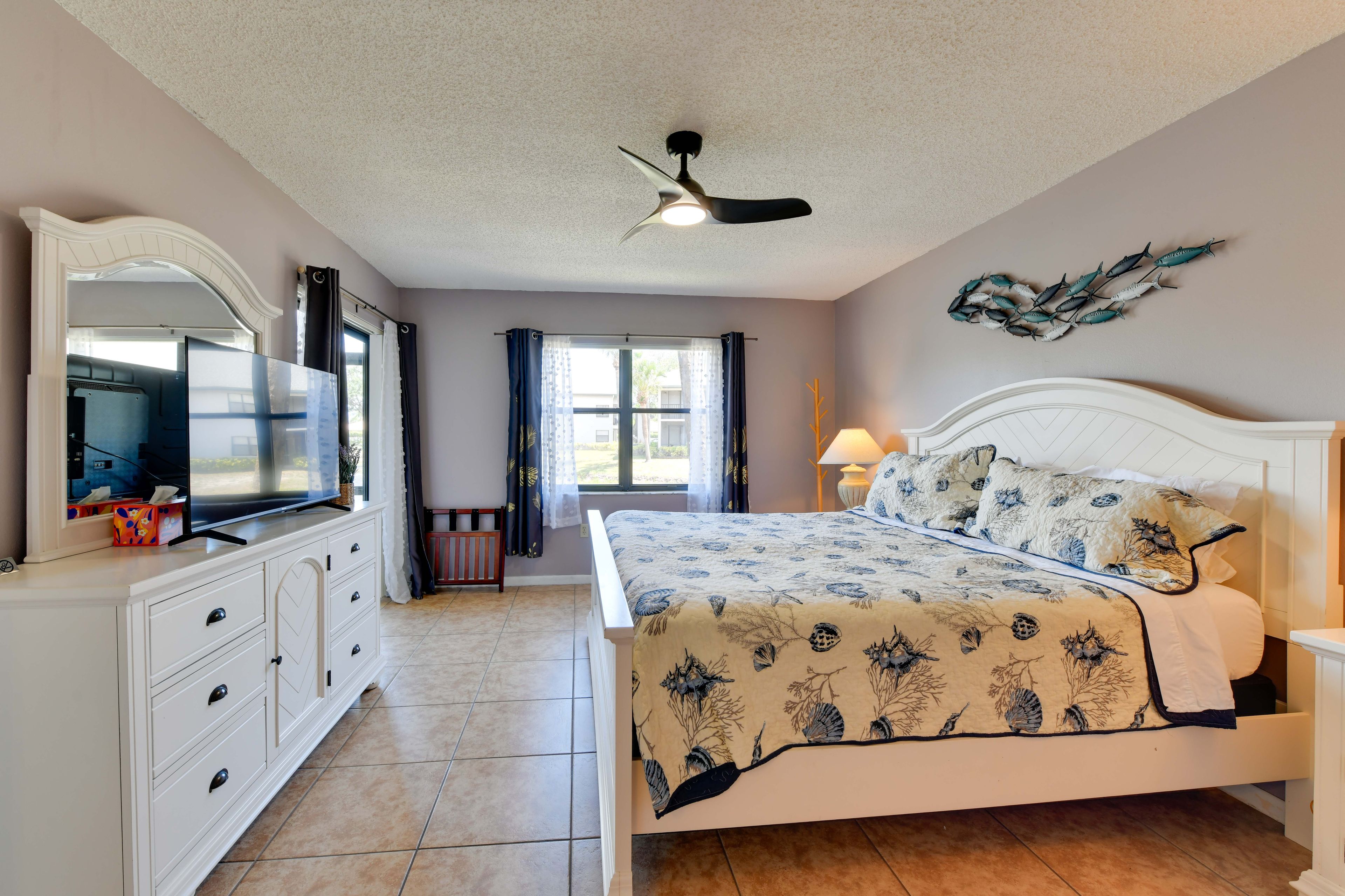 Bedroom 1 | King Bed