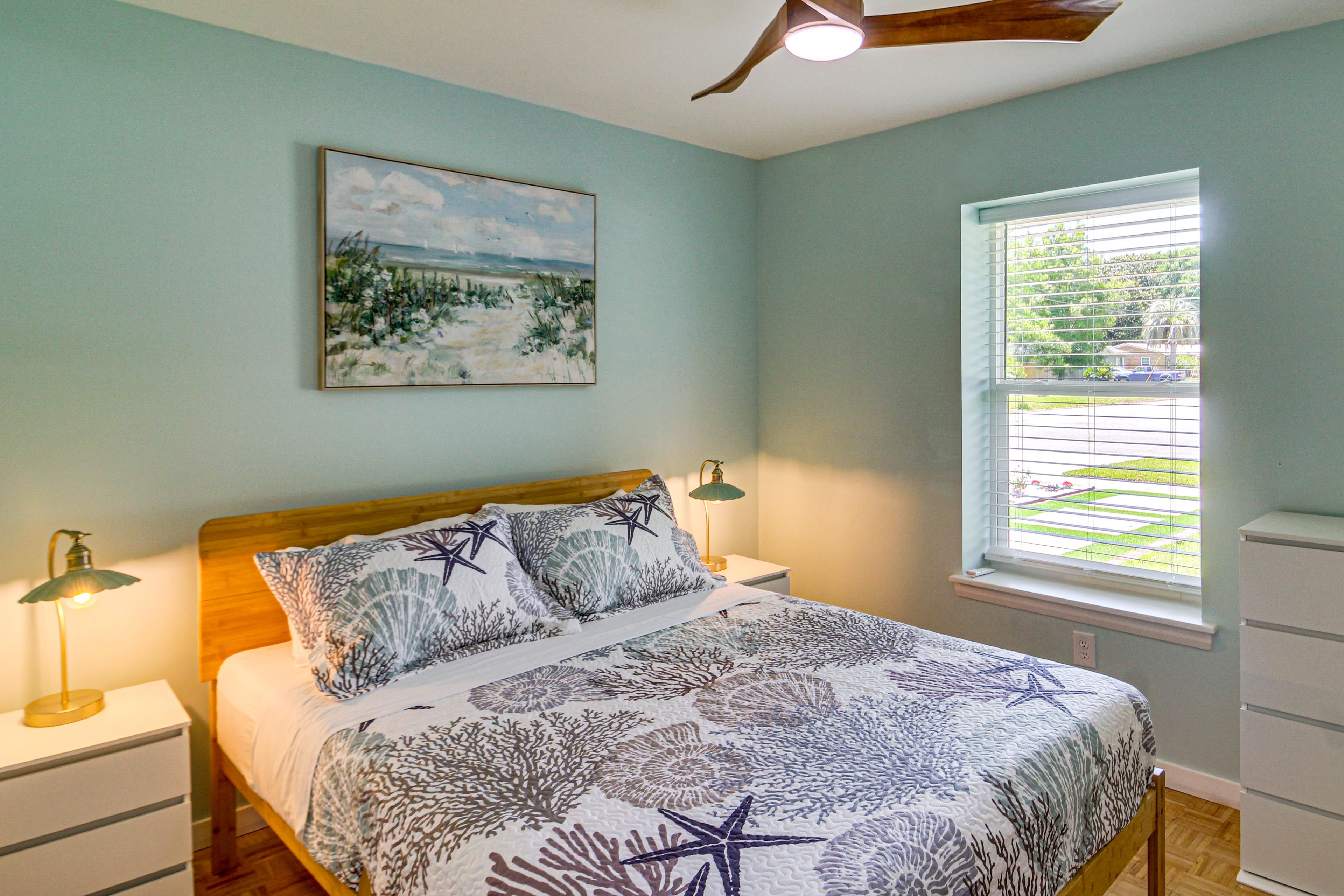 Bedroom 2 | Queen Bed