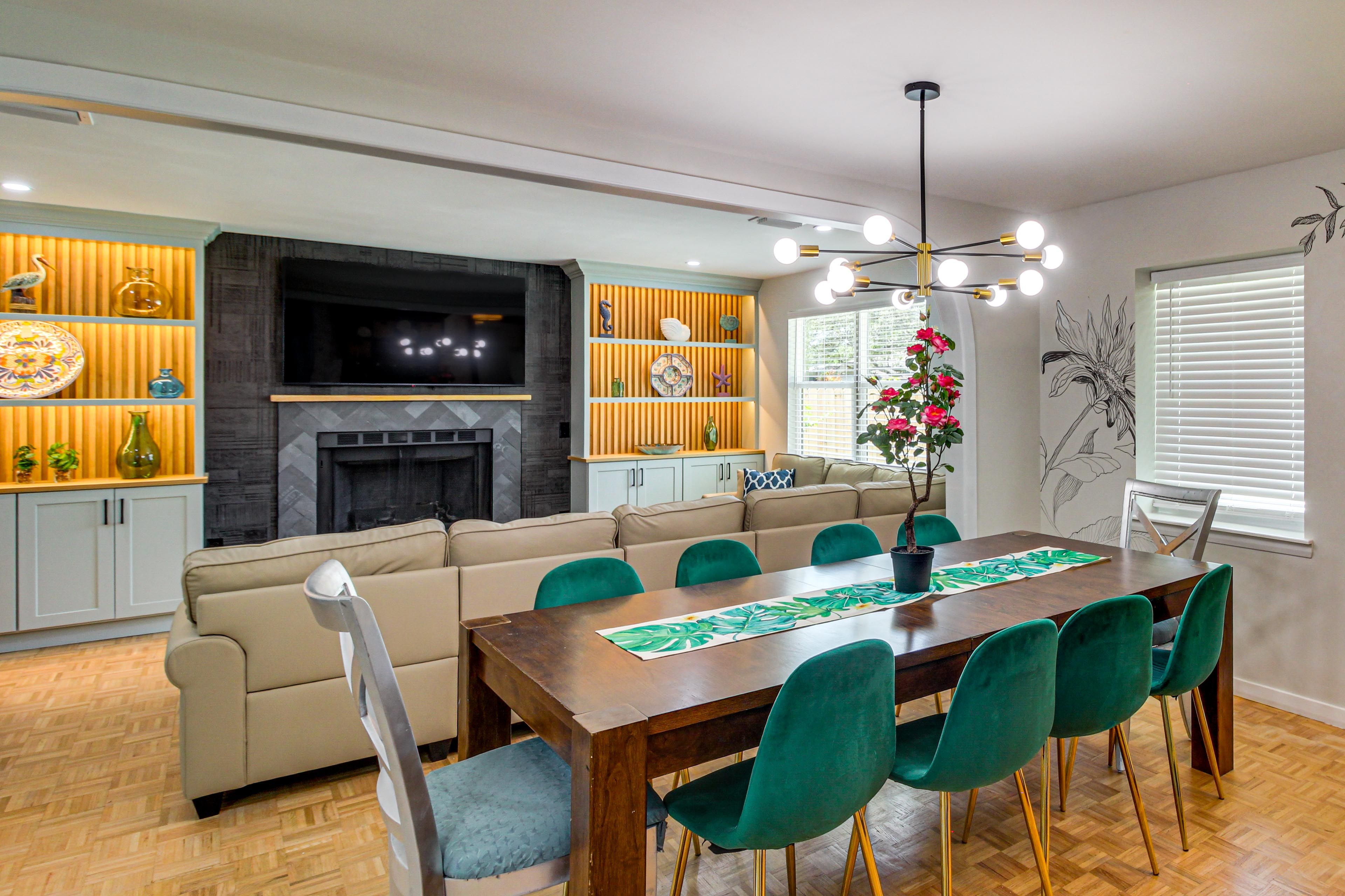 Living Room | Dining Area