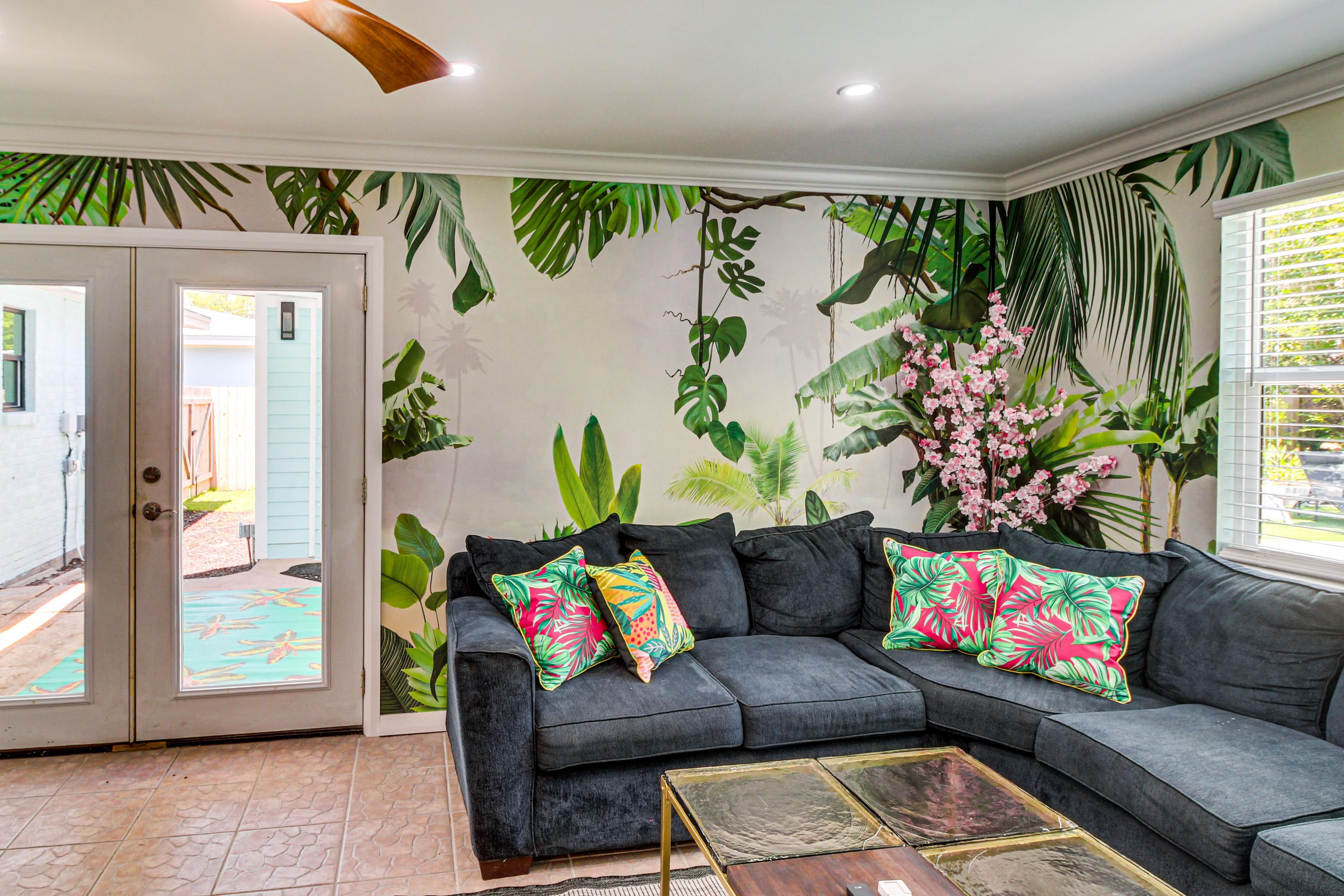Family Room | Smart TV
