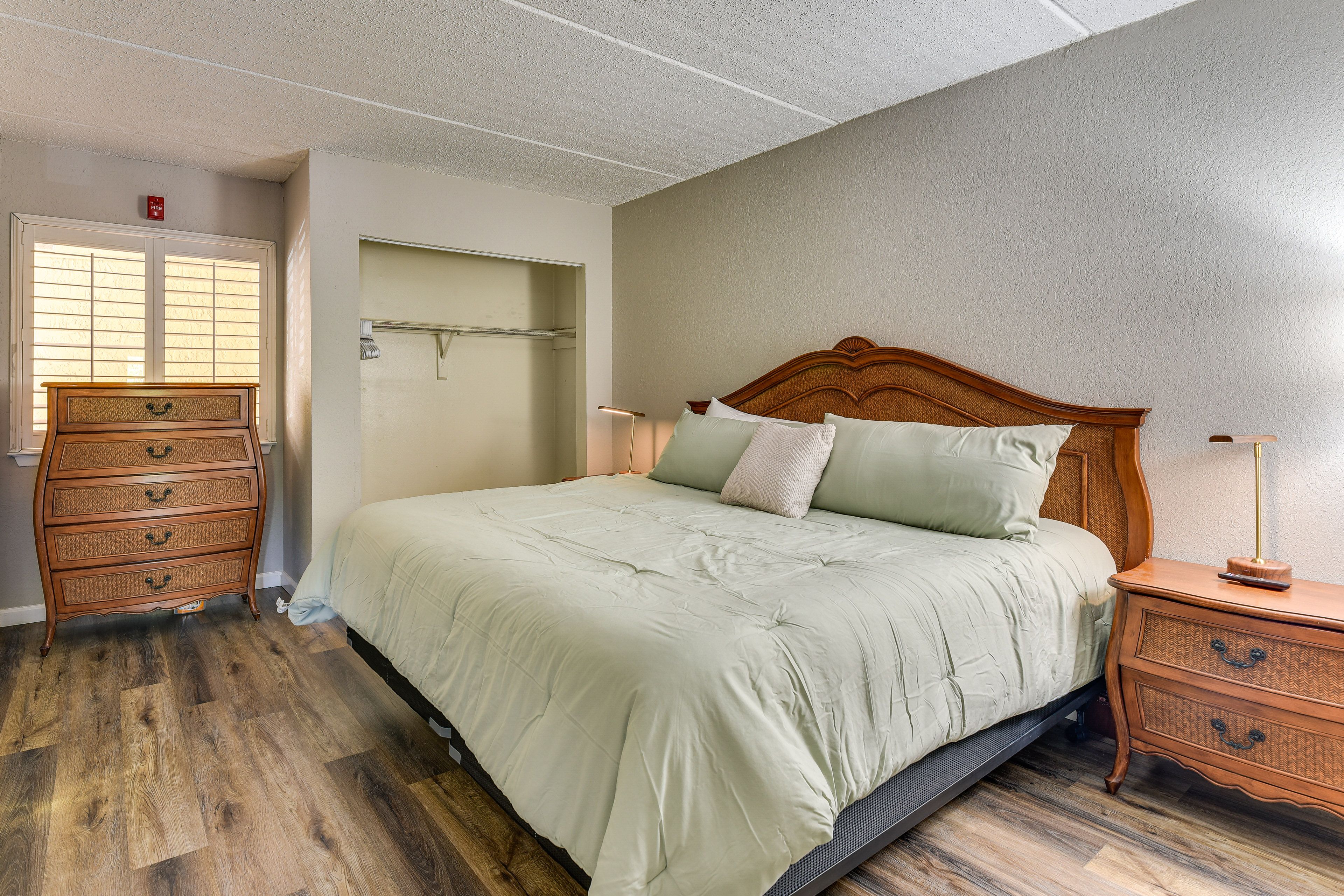 Bedroom 1 | King Bed