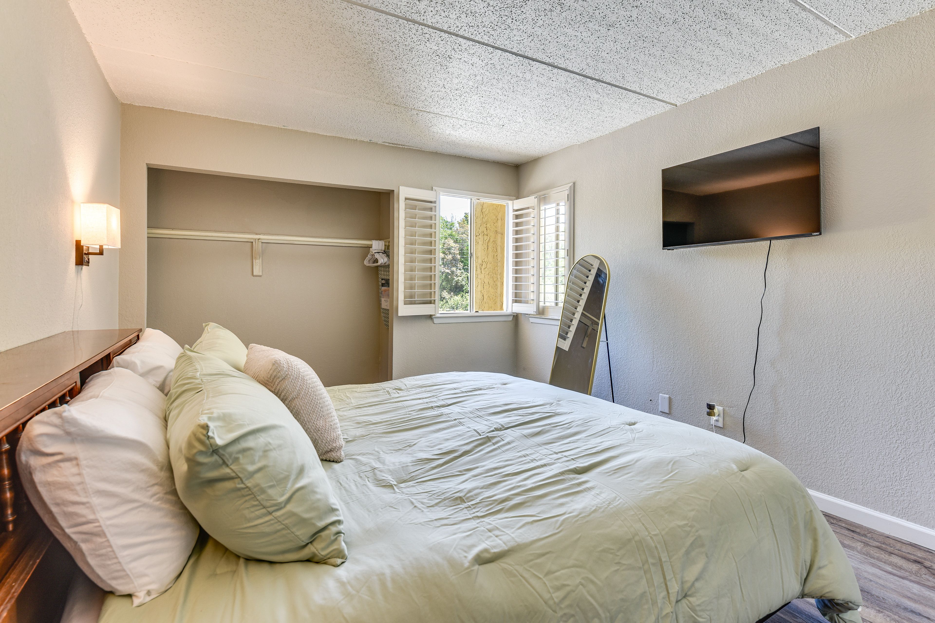 Bedroom 2 | King Bed
