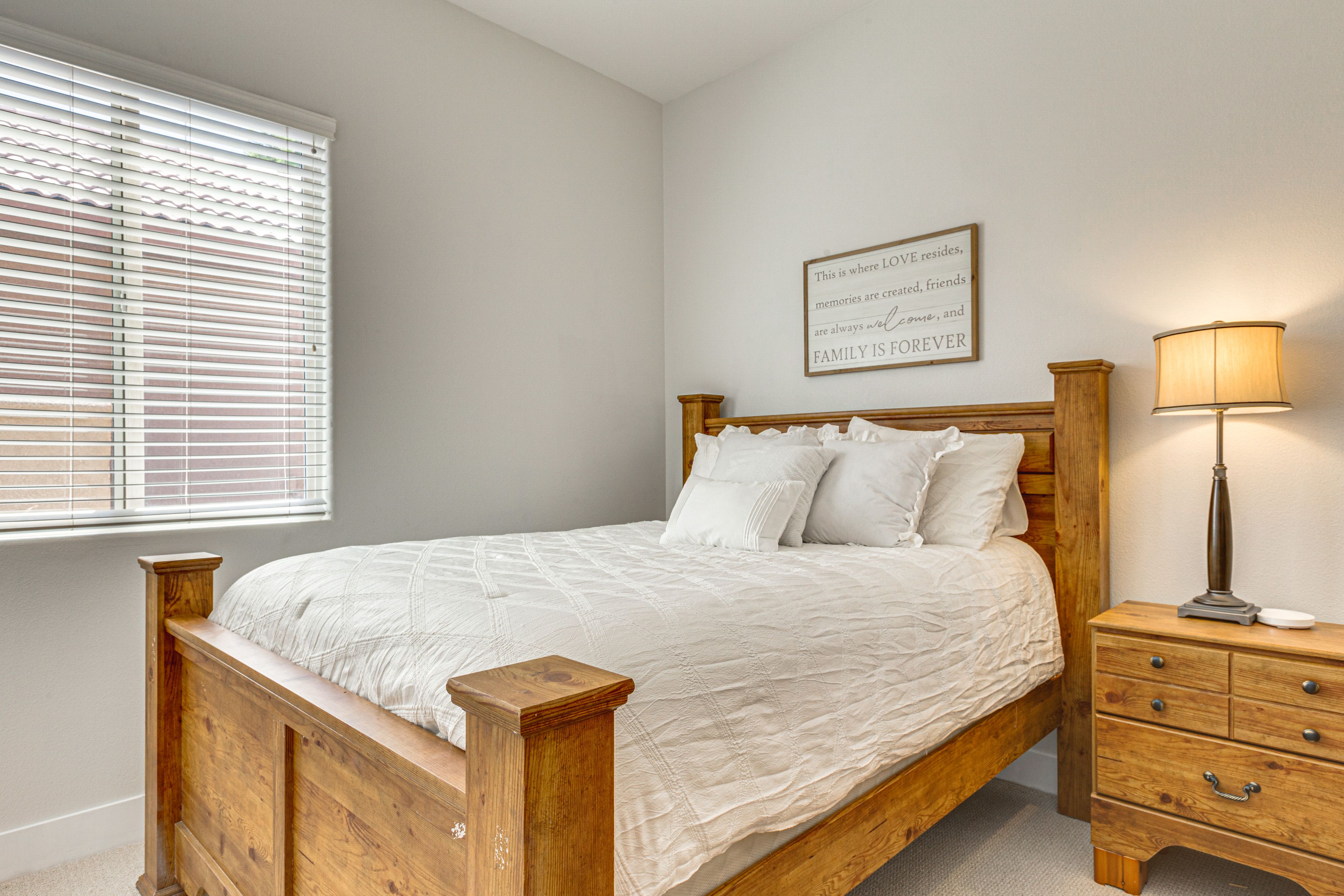 Bedroom 2 | Queen Bed