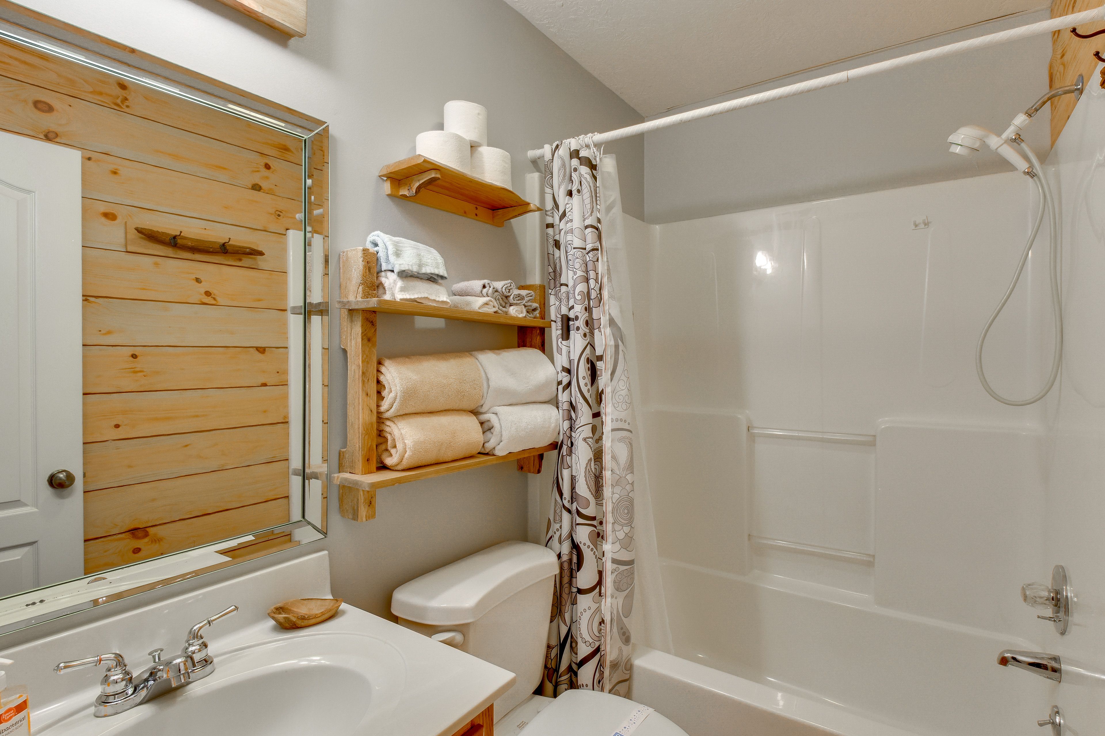 Full Bath | 2nd Floor