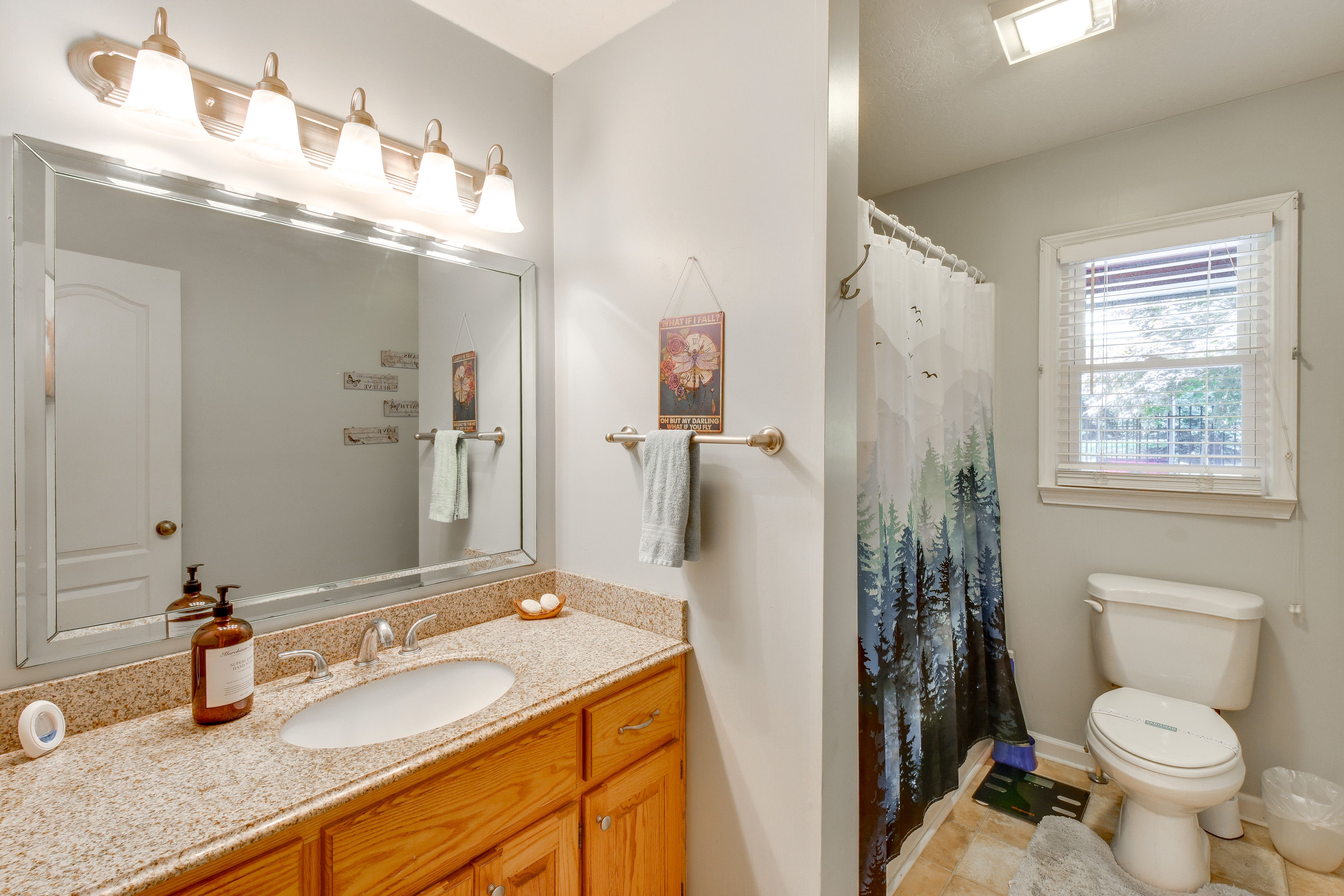 Full Bath | 2nd Floor