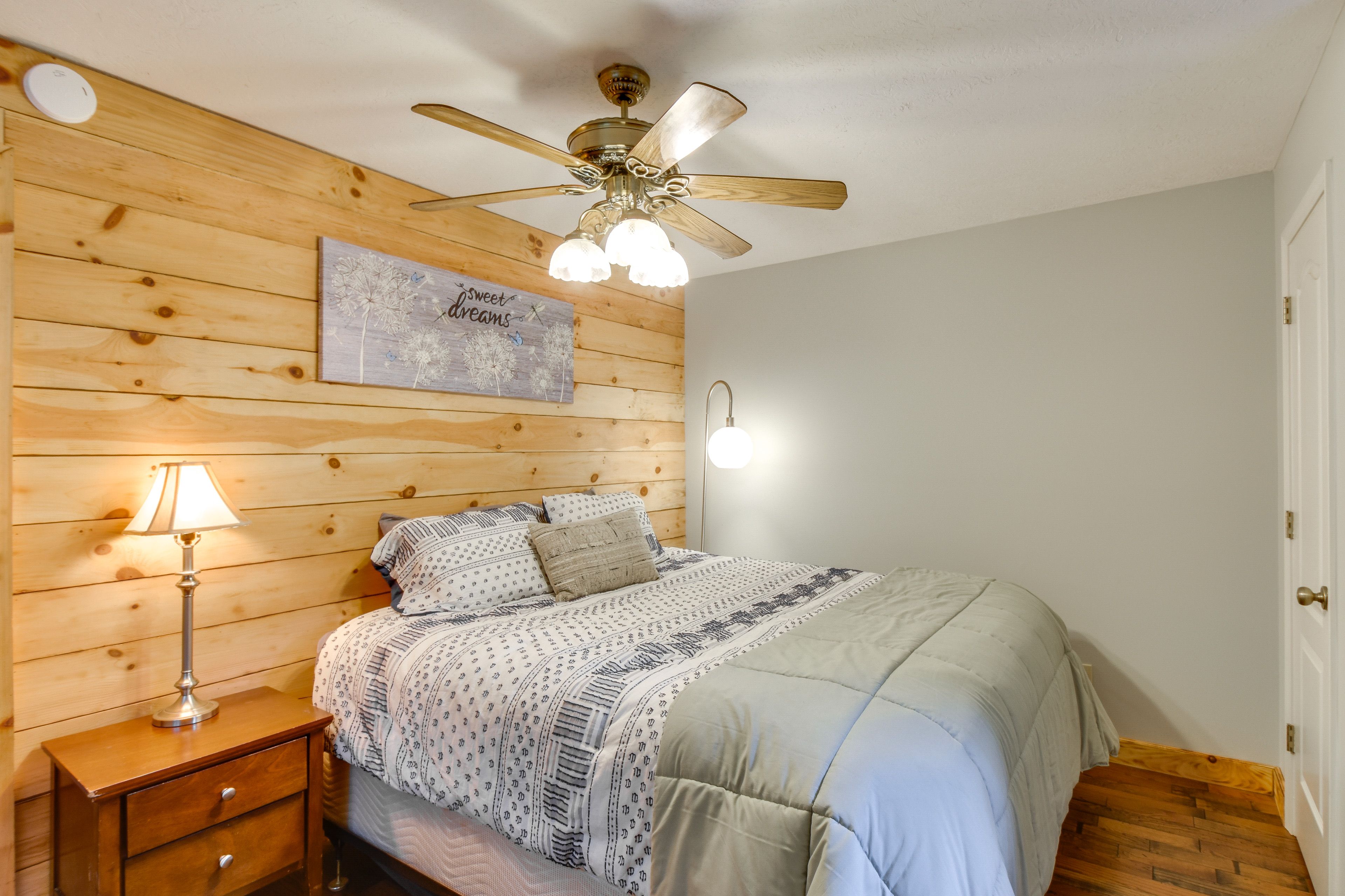 Bedroom 2 | Queen Bed | 2nd Floor