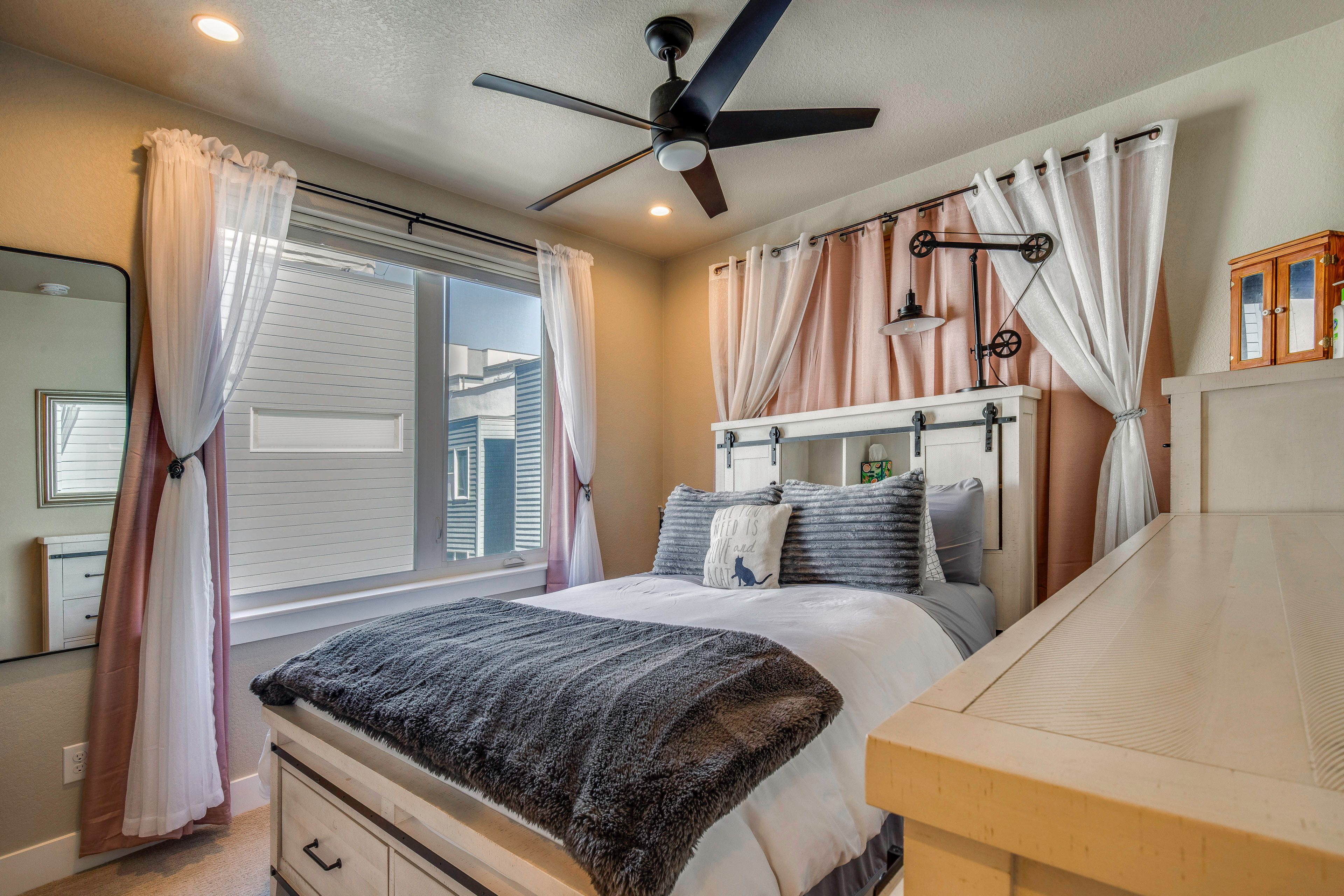 Bedroom 1 | Queen Bed | En-Suite Bathroom | 3rd Floor