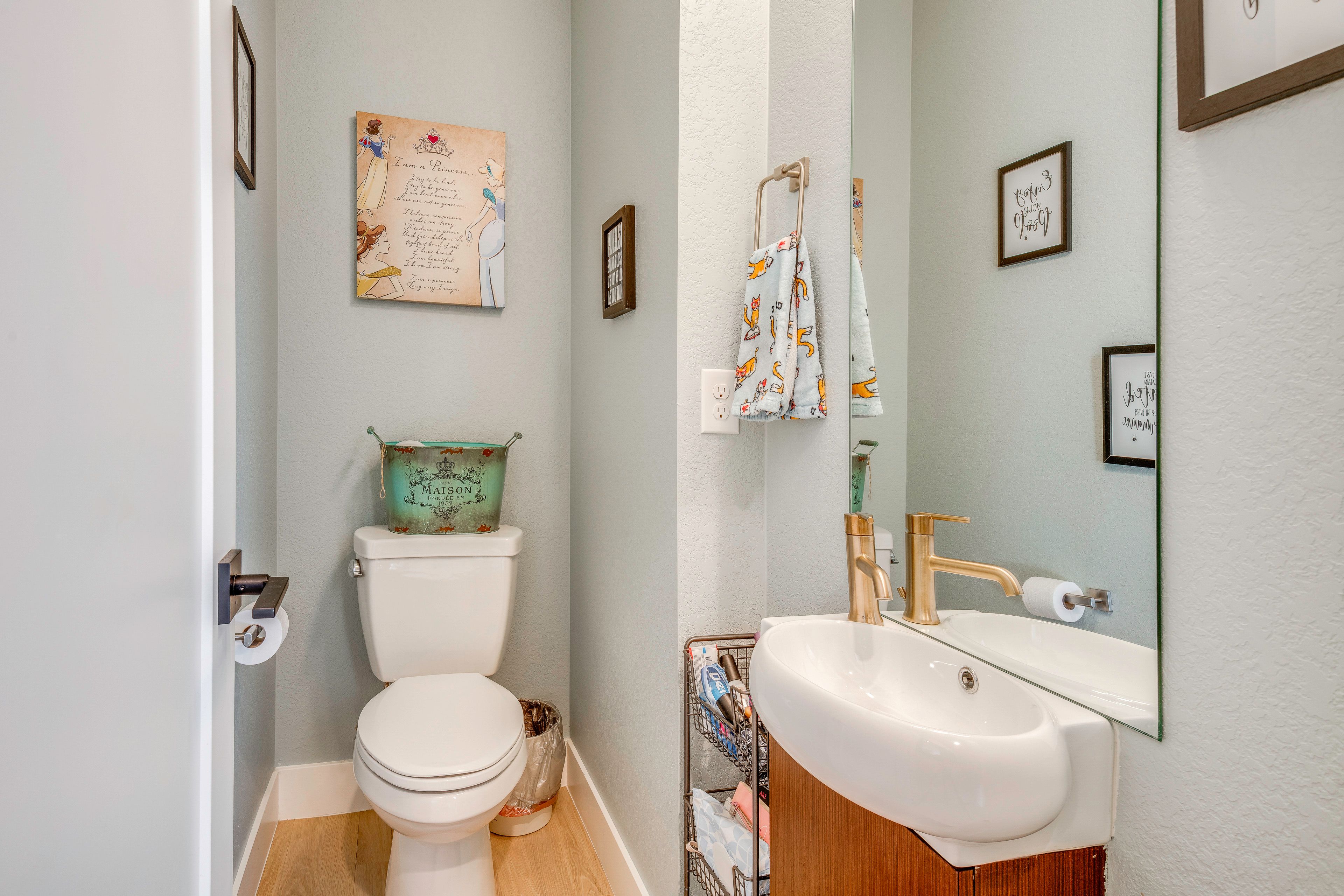 Half Bathroom | 2nd Floor