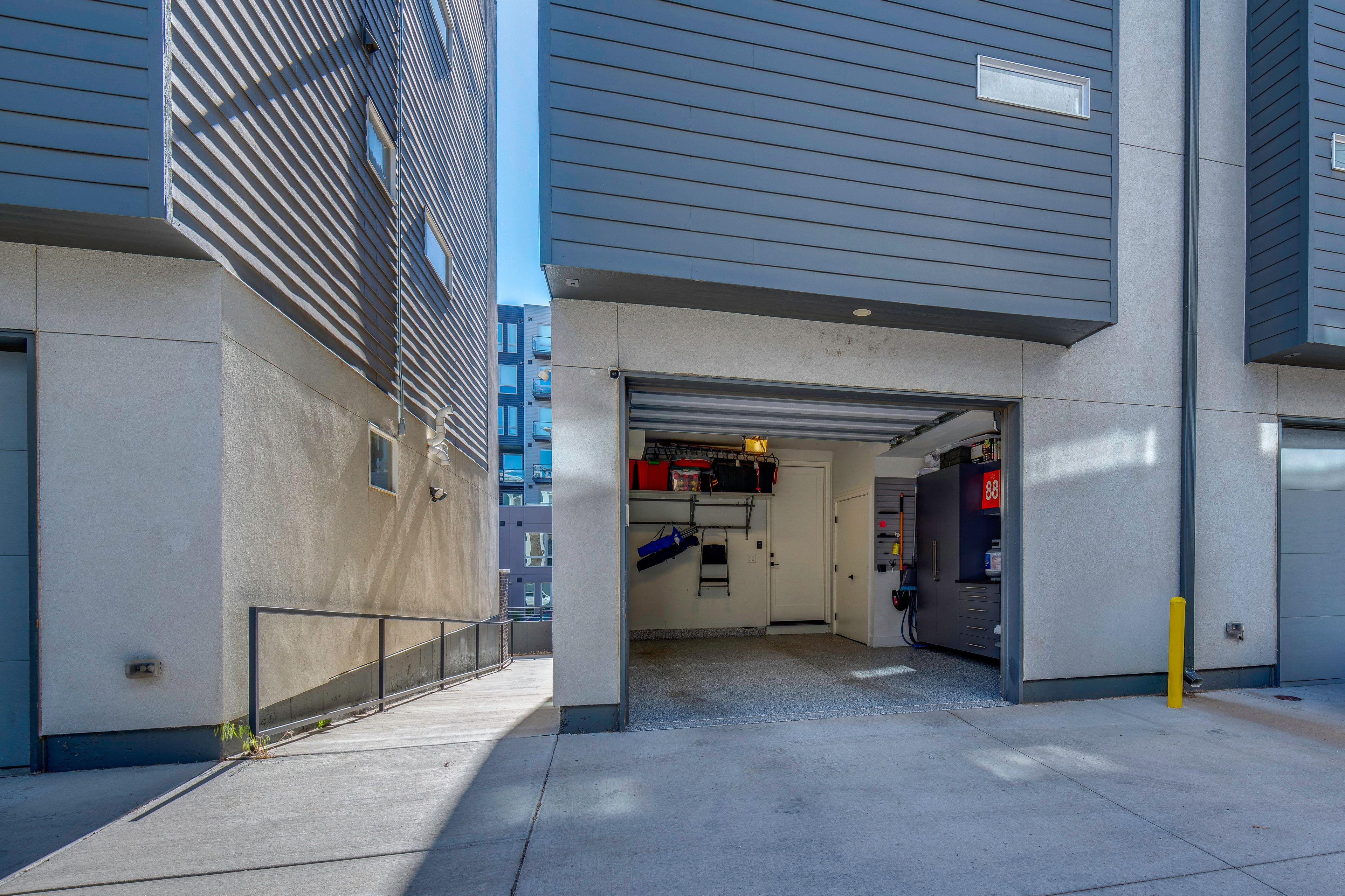 Parking | Garage (1 Vehicle) | Driveway (1-2 Vehicles)