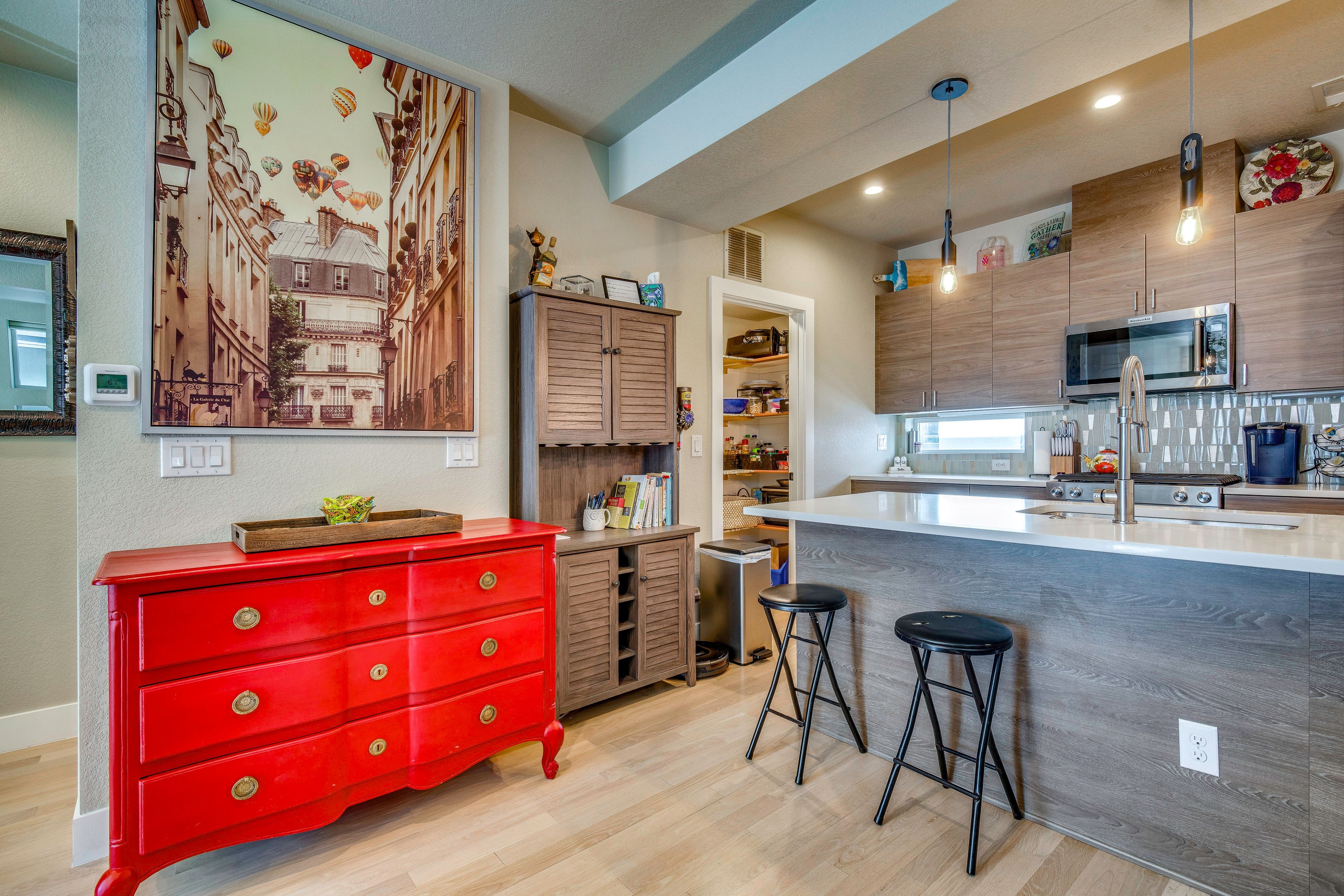 Kitchen | Cooking Basics | Island Dining Area | Dishes & Flatware | 2nd Floor