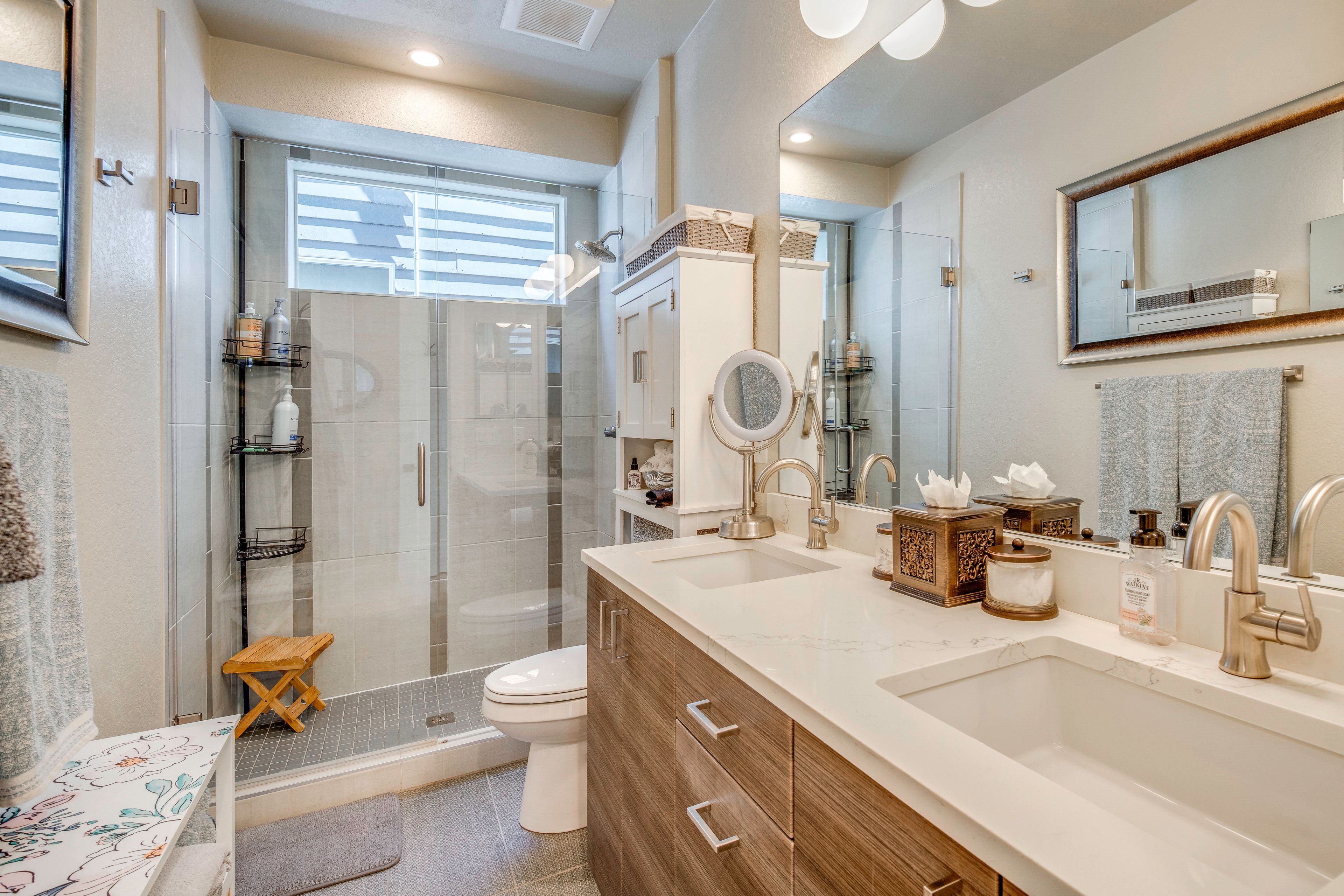 En-Suite Bathroom | Towels & Linens Provided | 3rd Floor