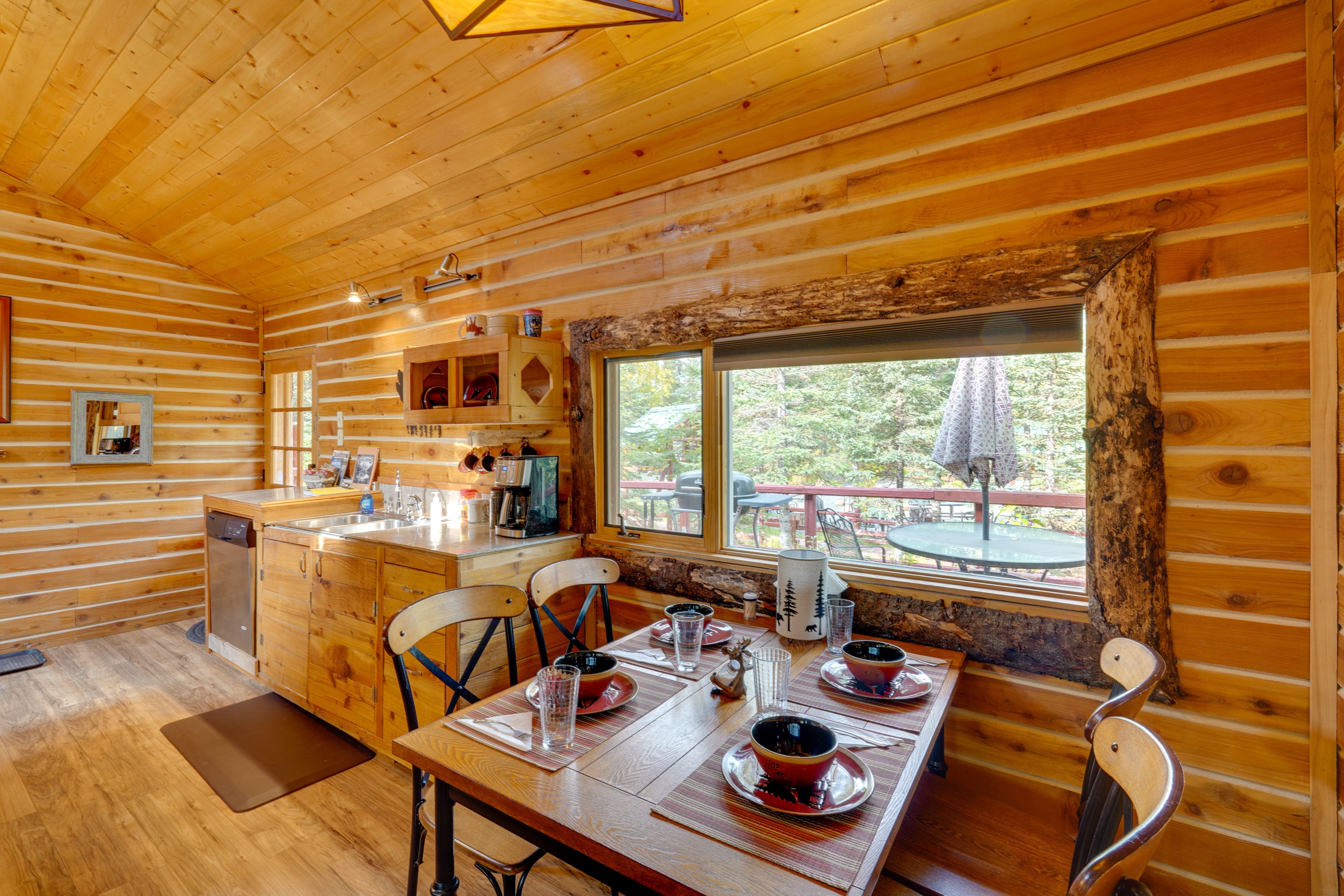 Dining Area | Silver Wolf Cabin