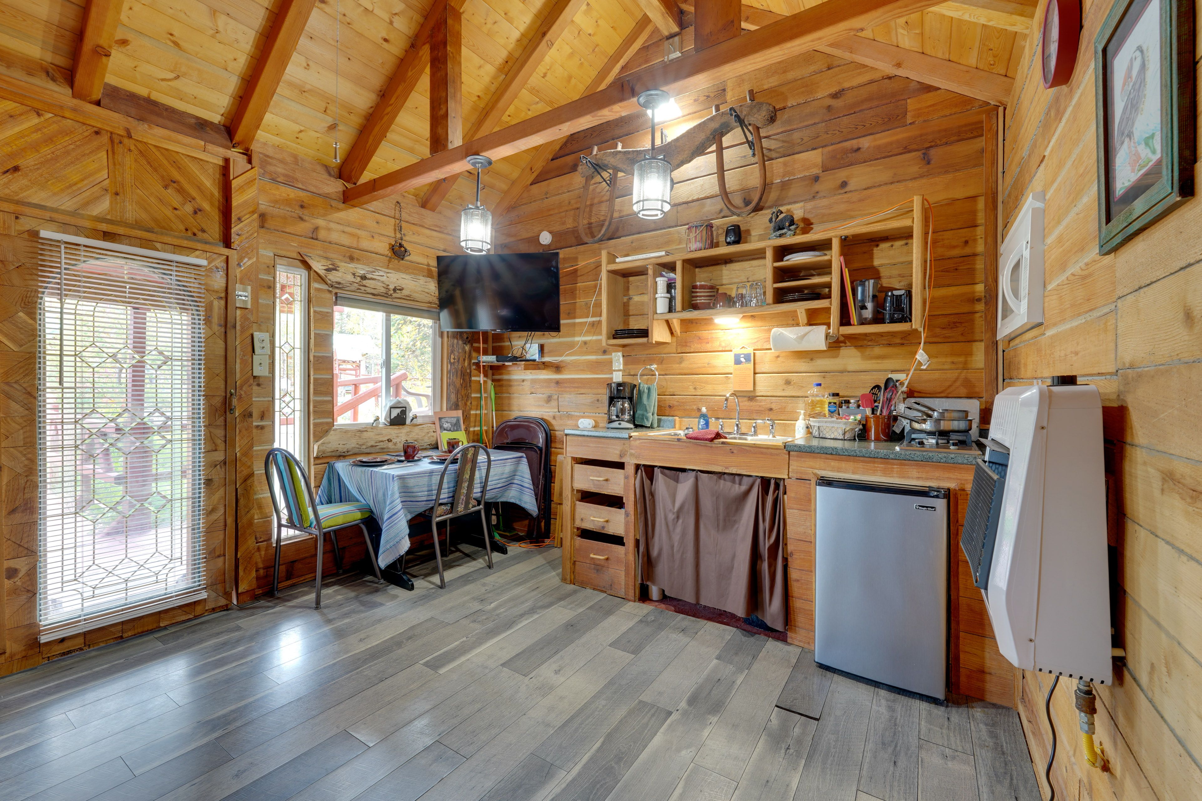 Kitchenette | Tufted Puffin Cabin