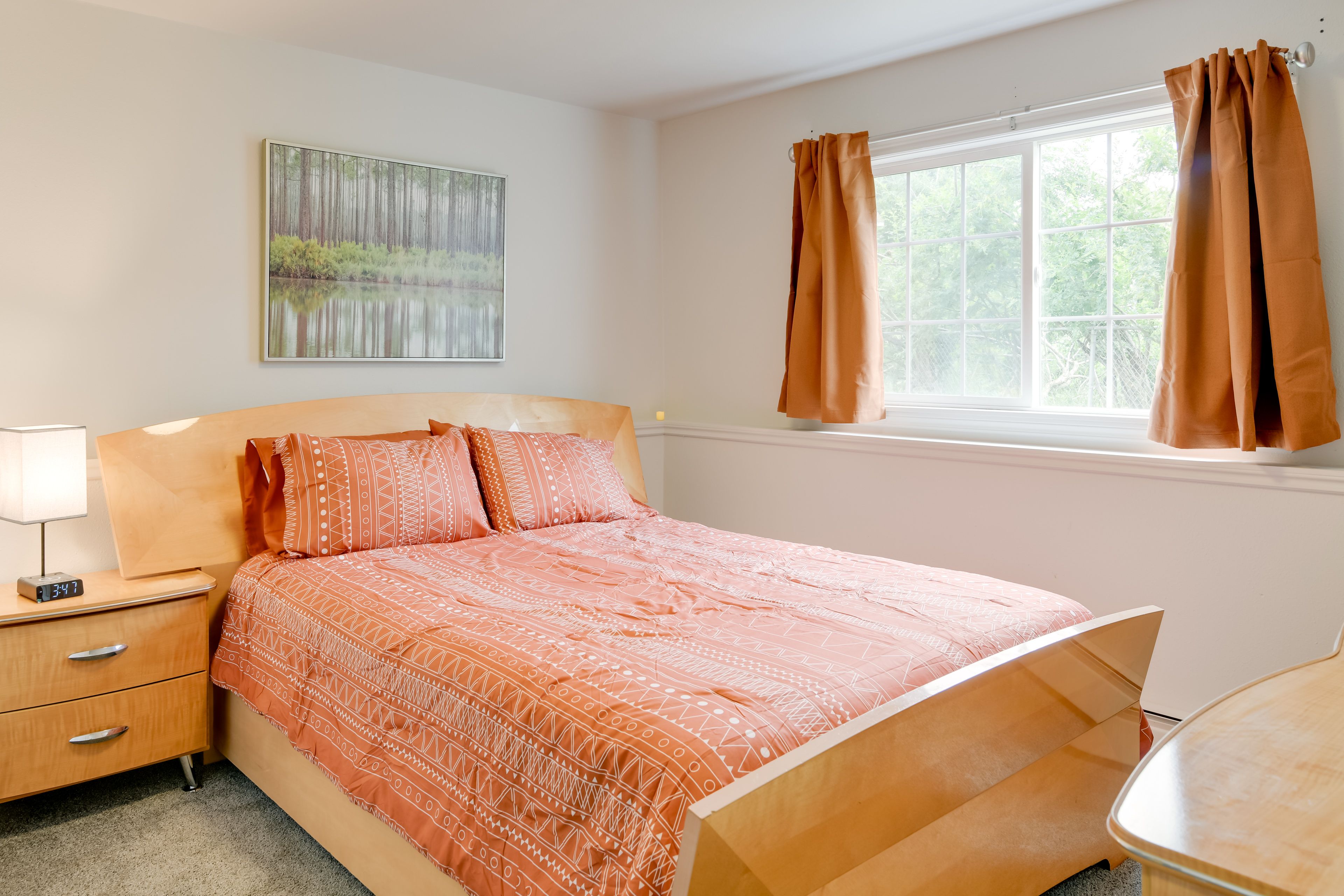 Bedroom 1 | Queen Bed | 1st Floor