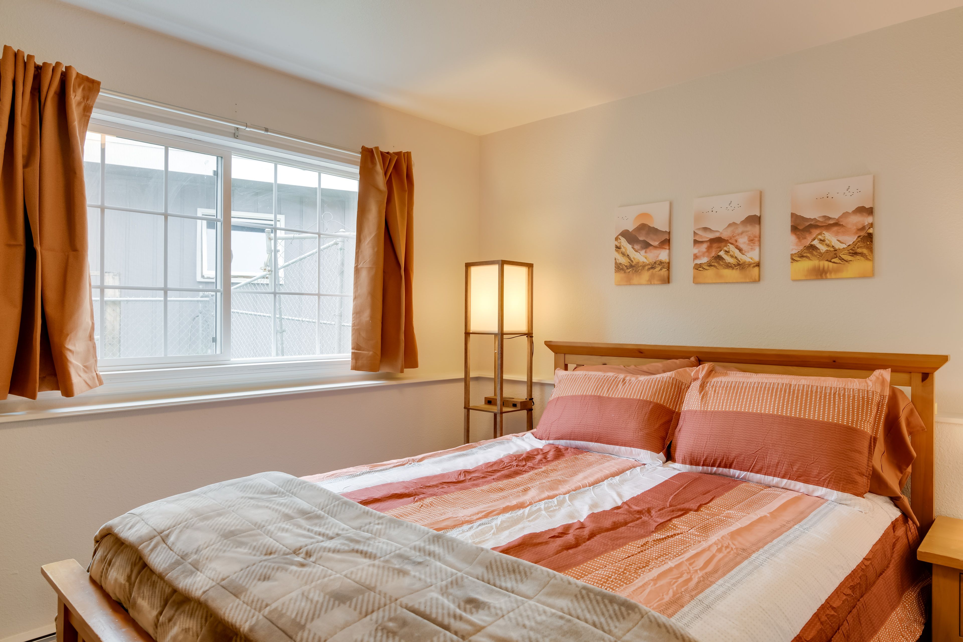 Bedroom 2 | Queen Bed | 1st Floor