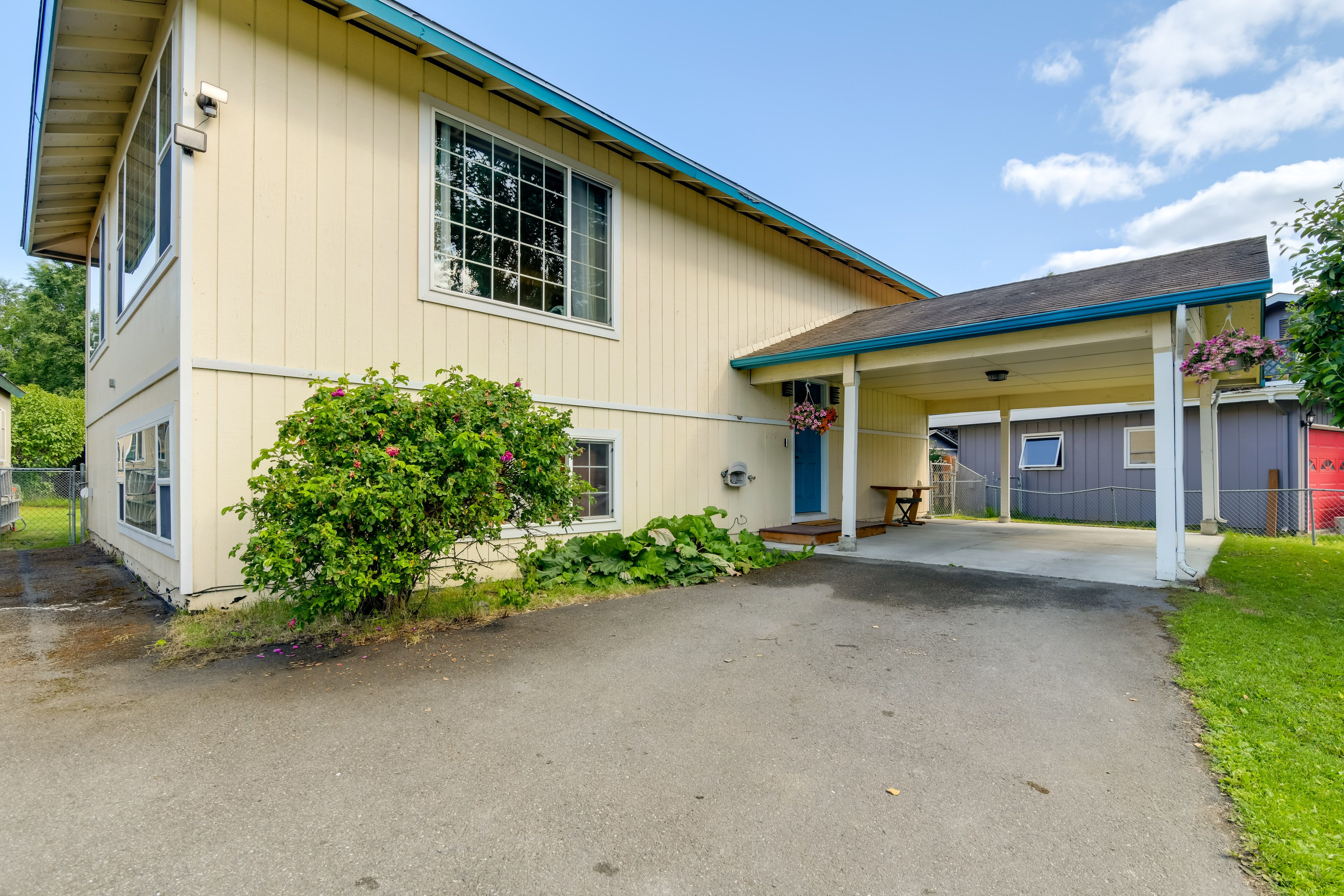 Parking | Driveway (2 Vehicles) | Free Street Parking (2 Vehicles)
