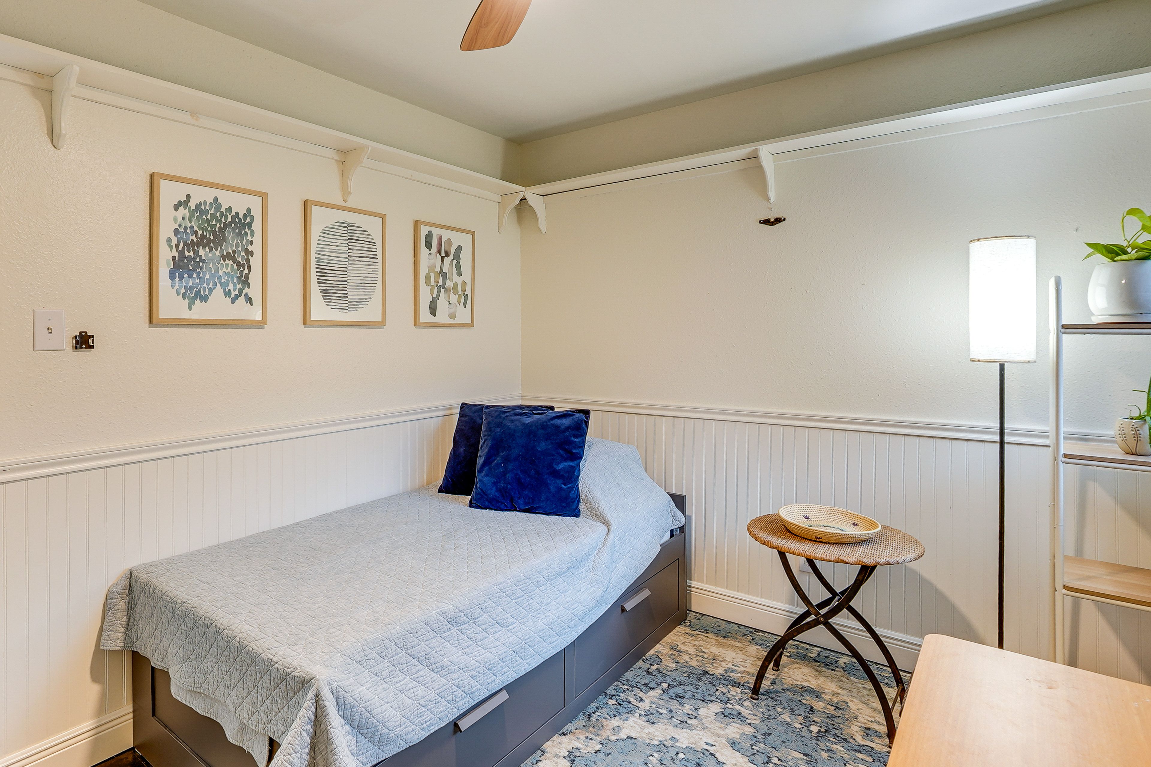 Bedroom 2 | Full Bed | Workspace