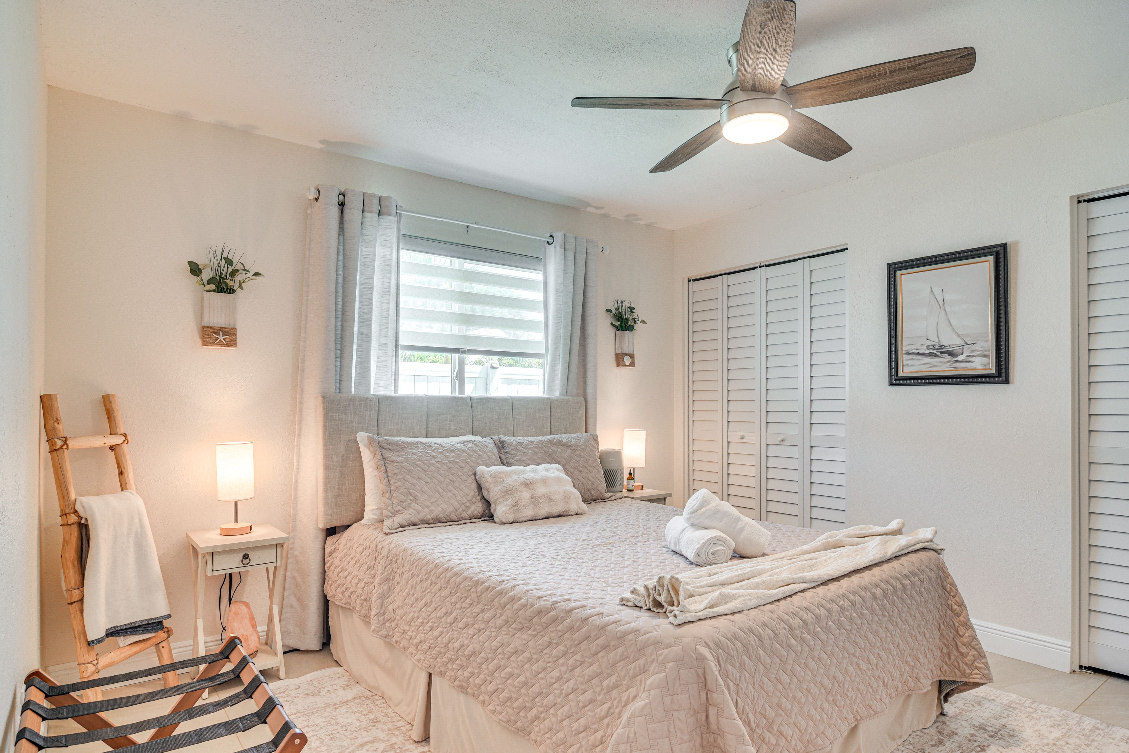Bedroom 2 | Queen Bed