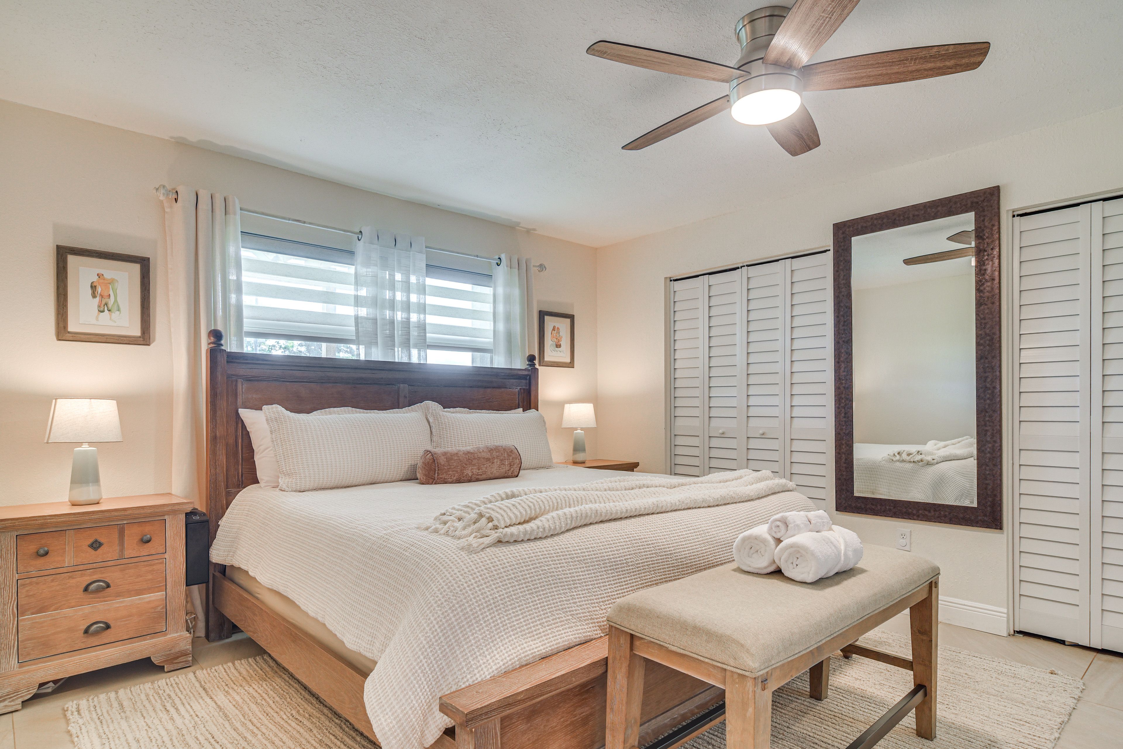 Bedroom 1 | King Bed