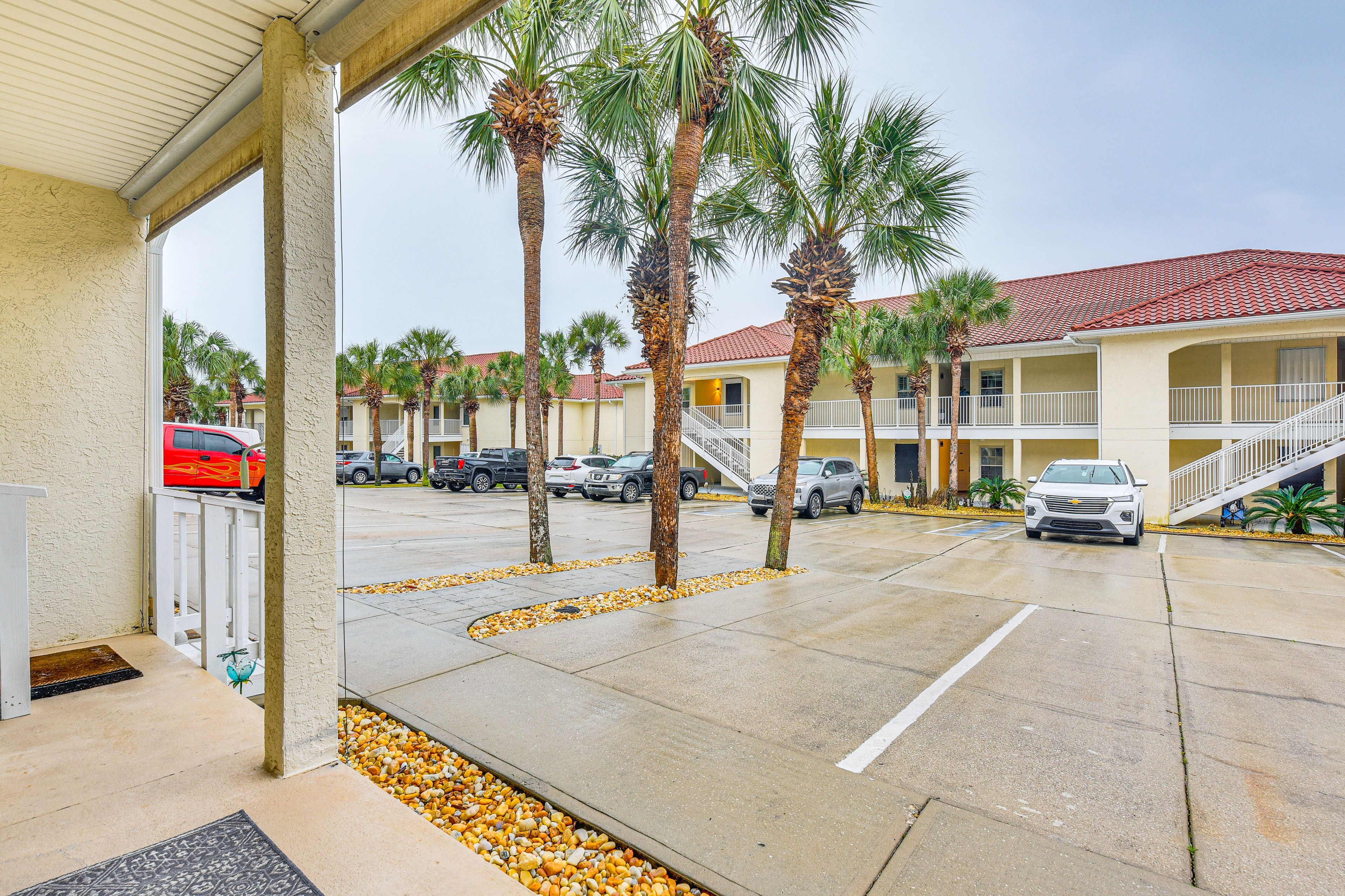 Community Parking Lot | 4 Vehicles | Addt'l Fee Paid On-Site