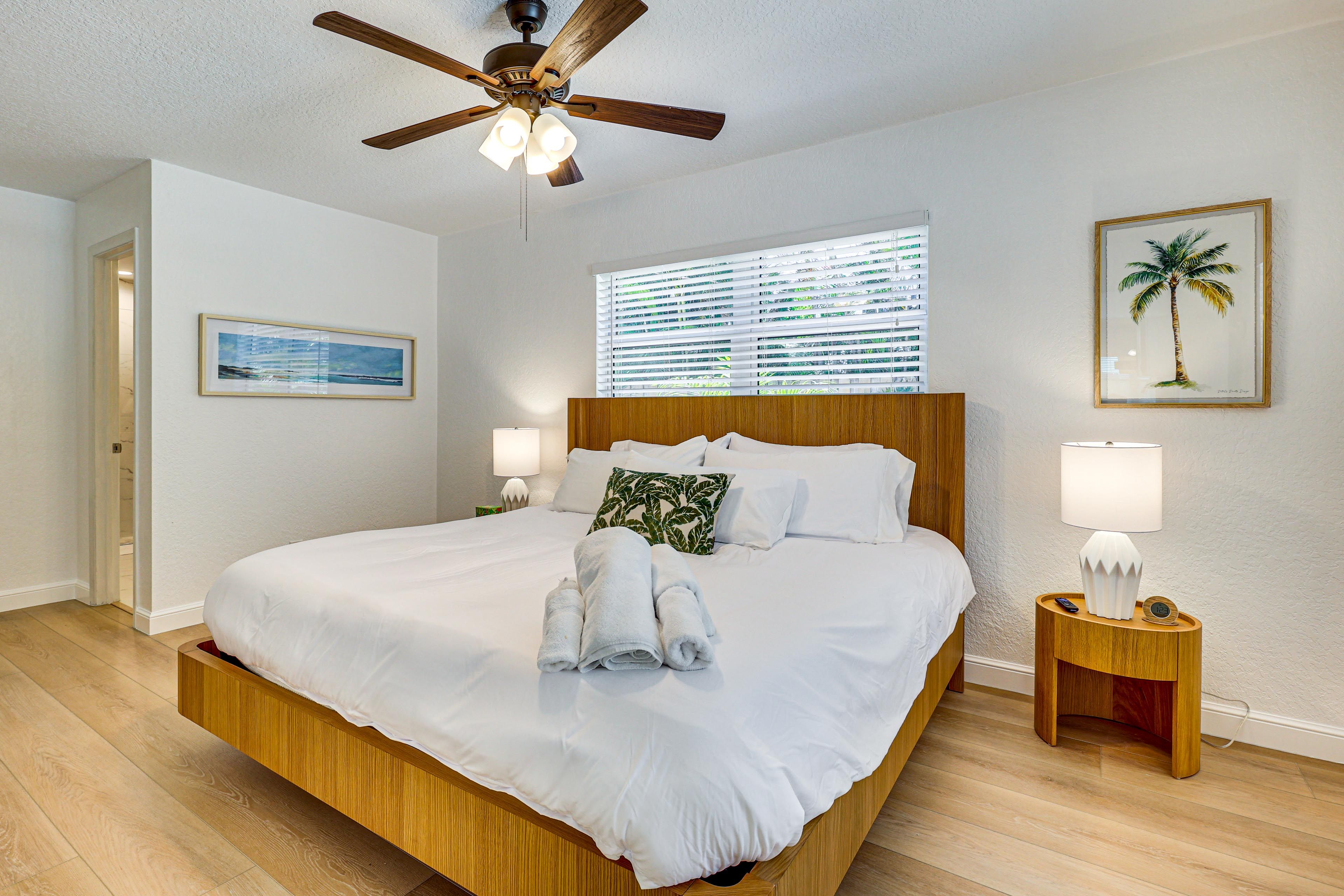 Bedroom 1 | King Bed