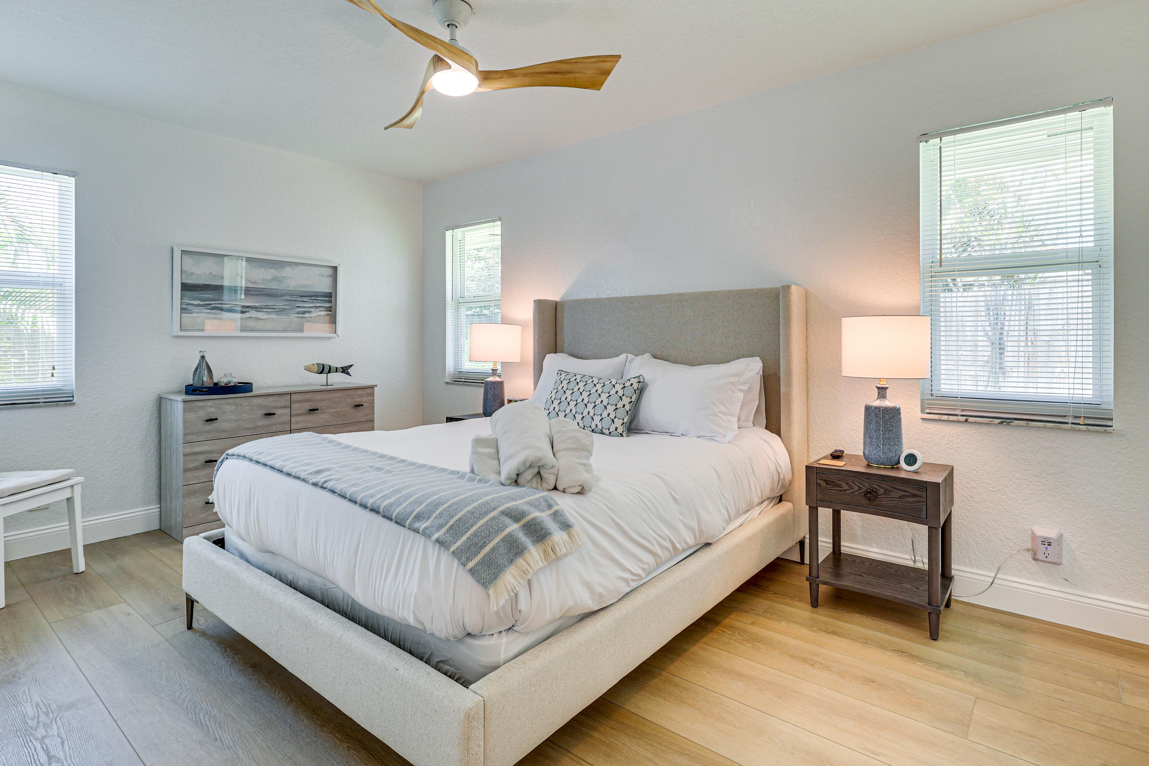 Bedroom 2 | Queen Bed