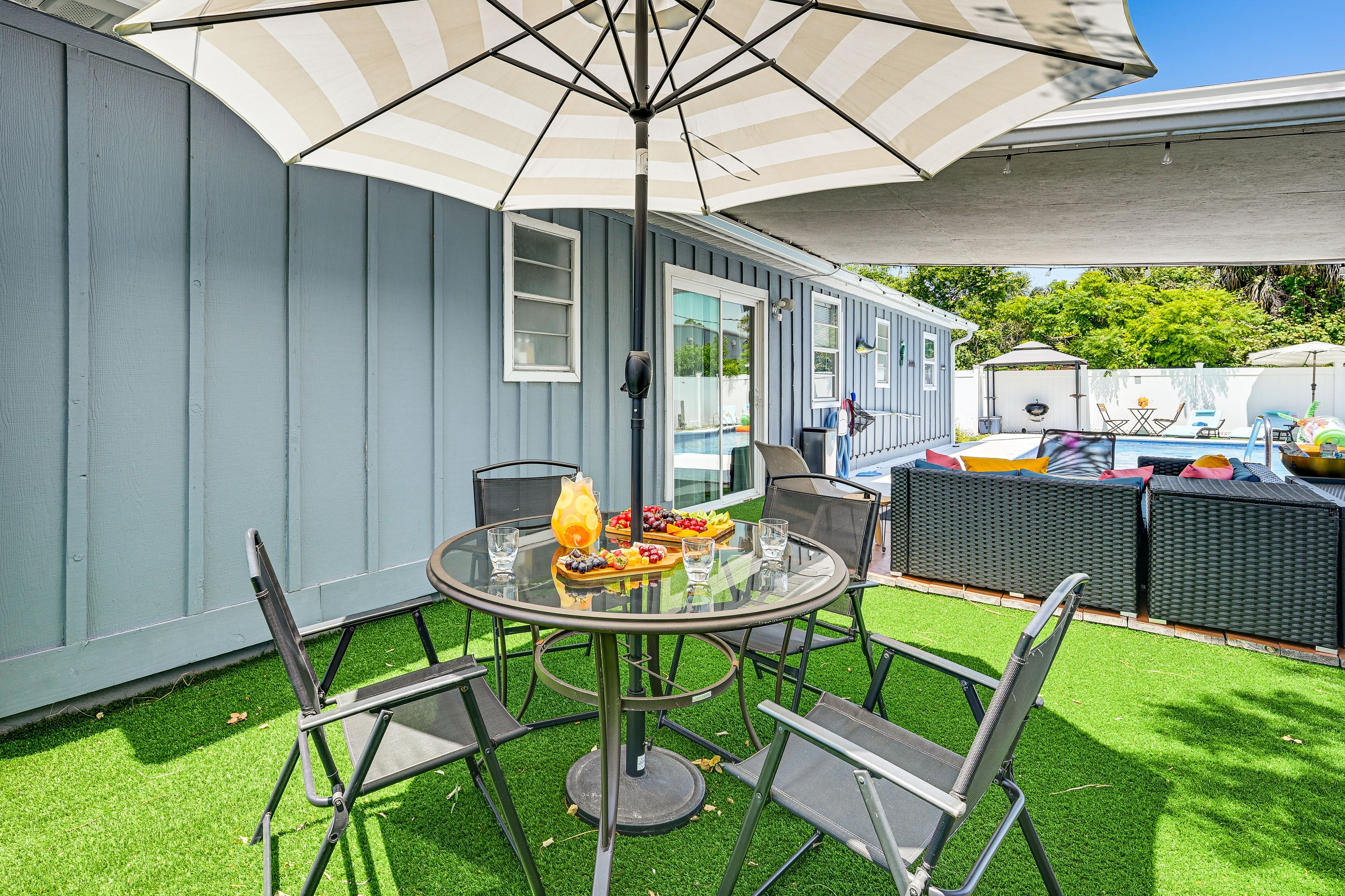 Backyard | Dining Area | Charcoal Grill
