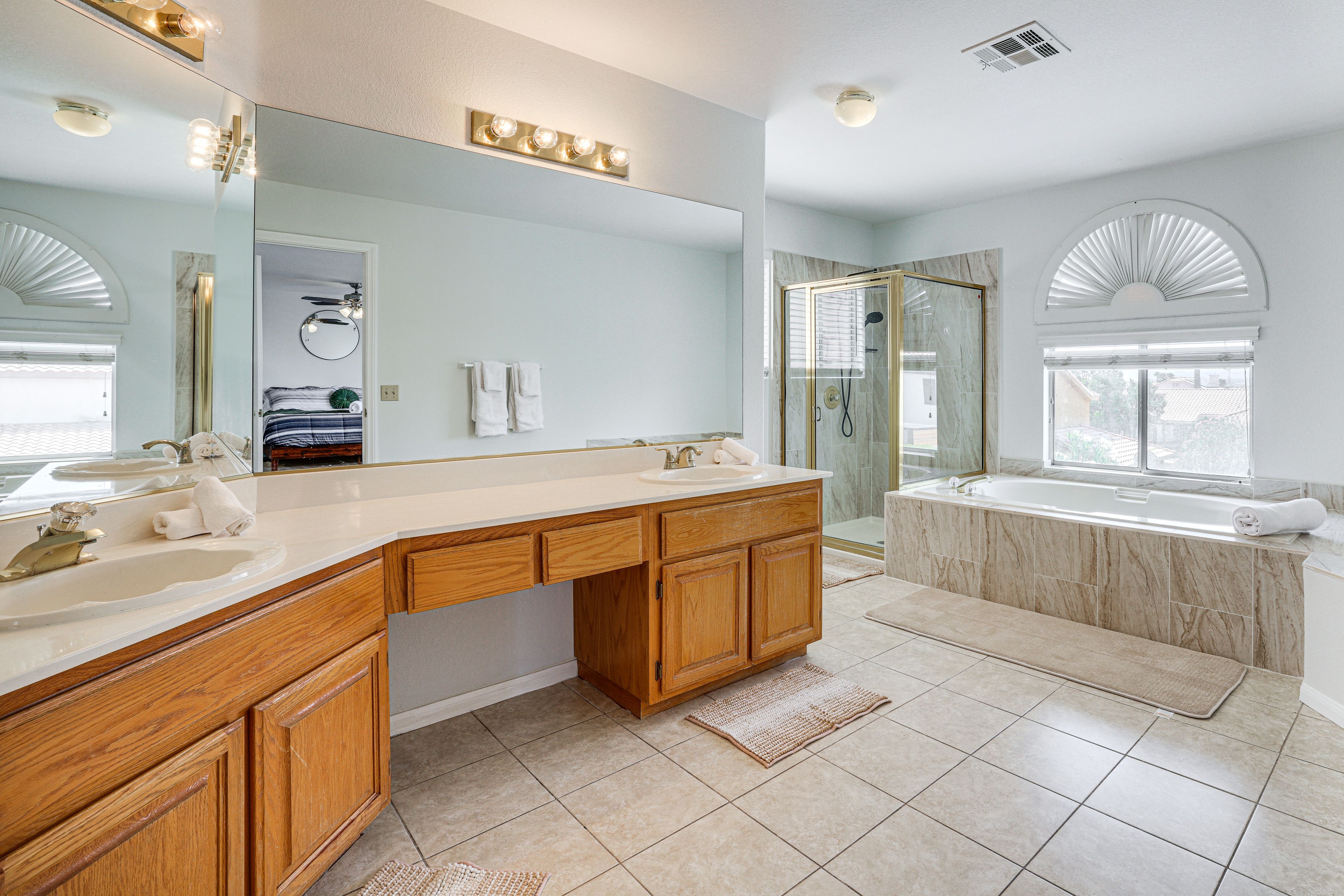 Full Bathroom | 2nd Floor