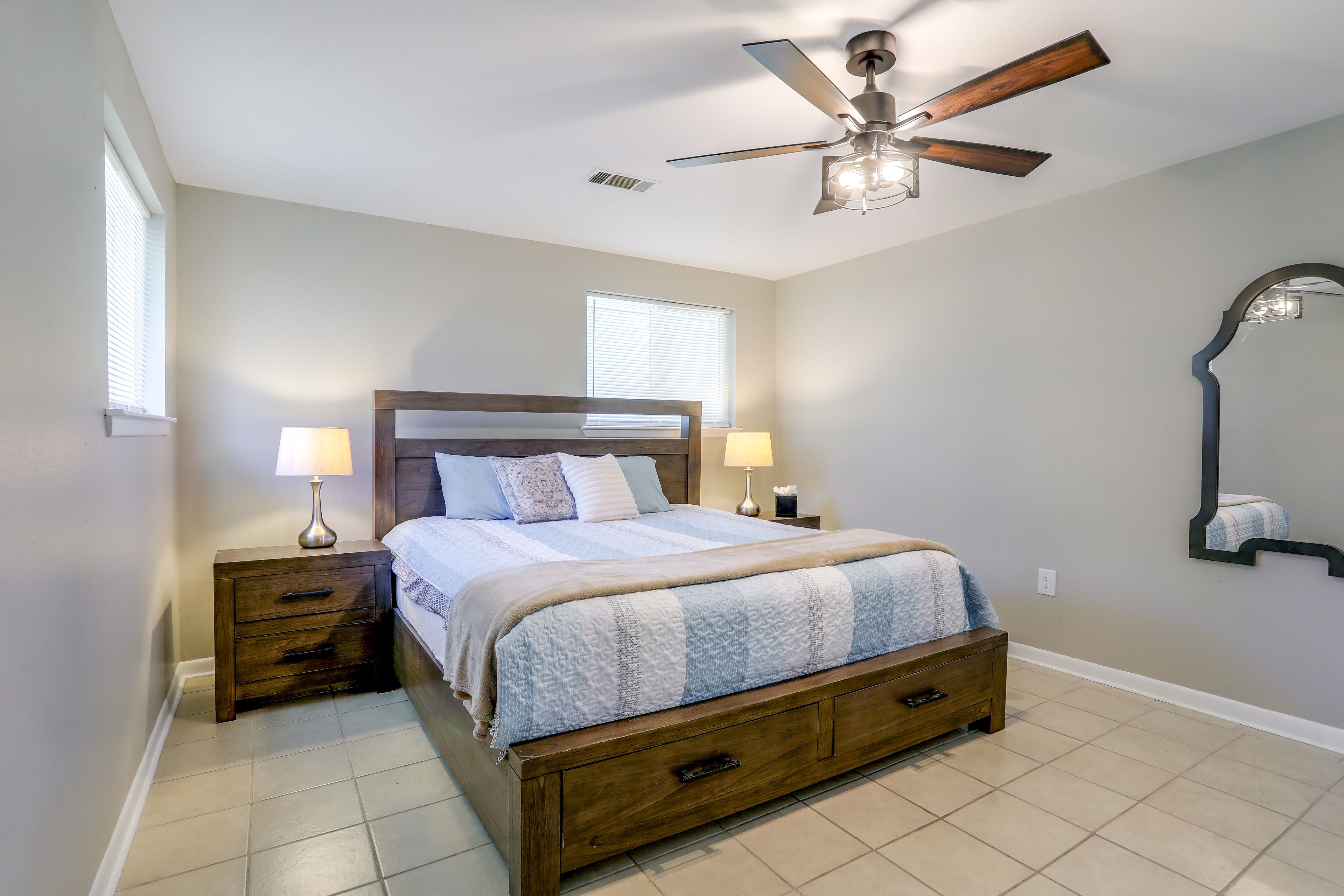 Bedroom 7 (House) | King Bed