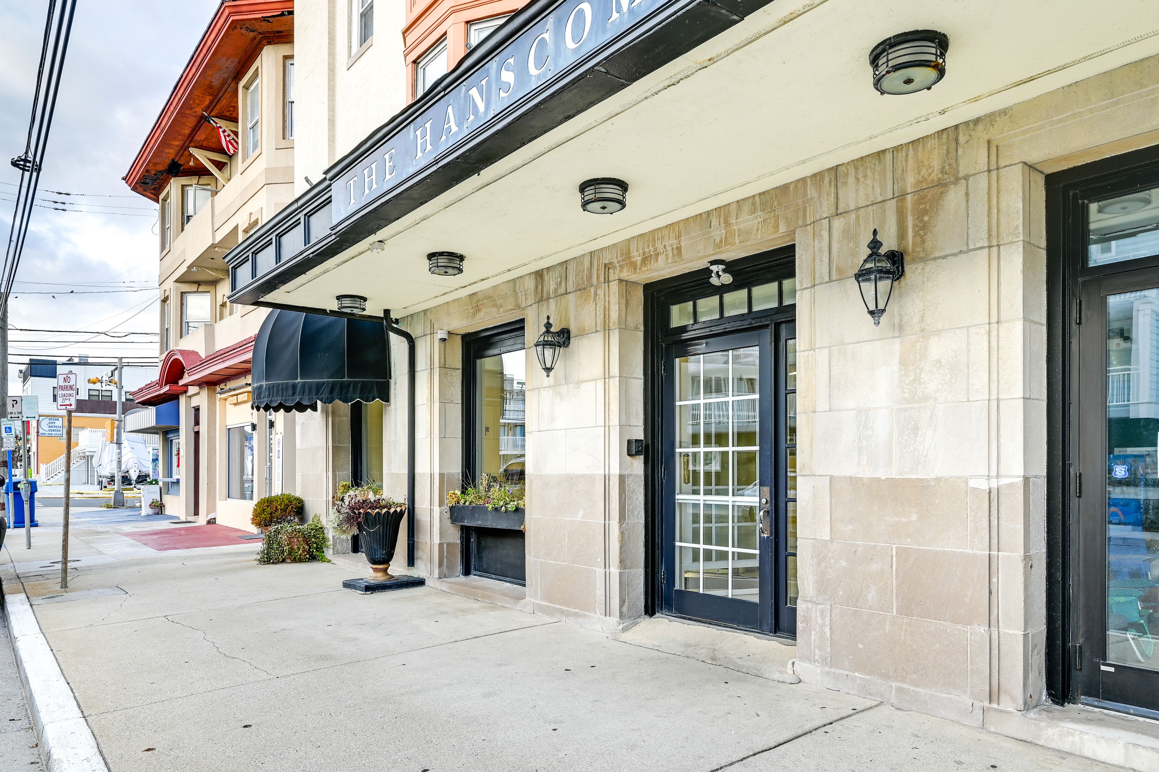 The Hanscom | Free Street Parking | Paid Public Lots