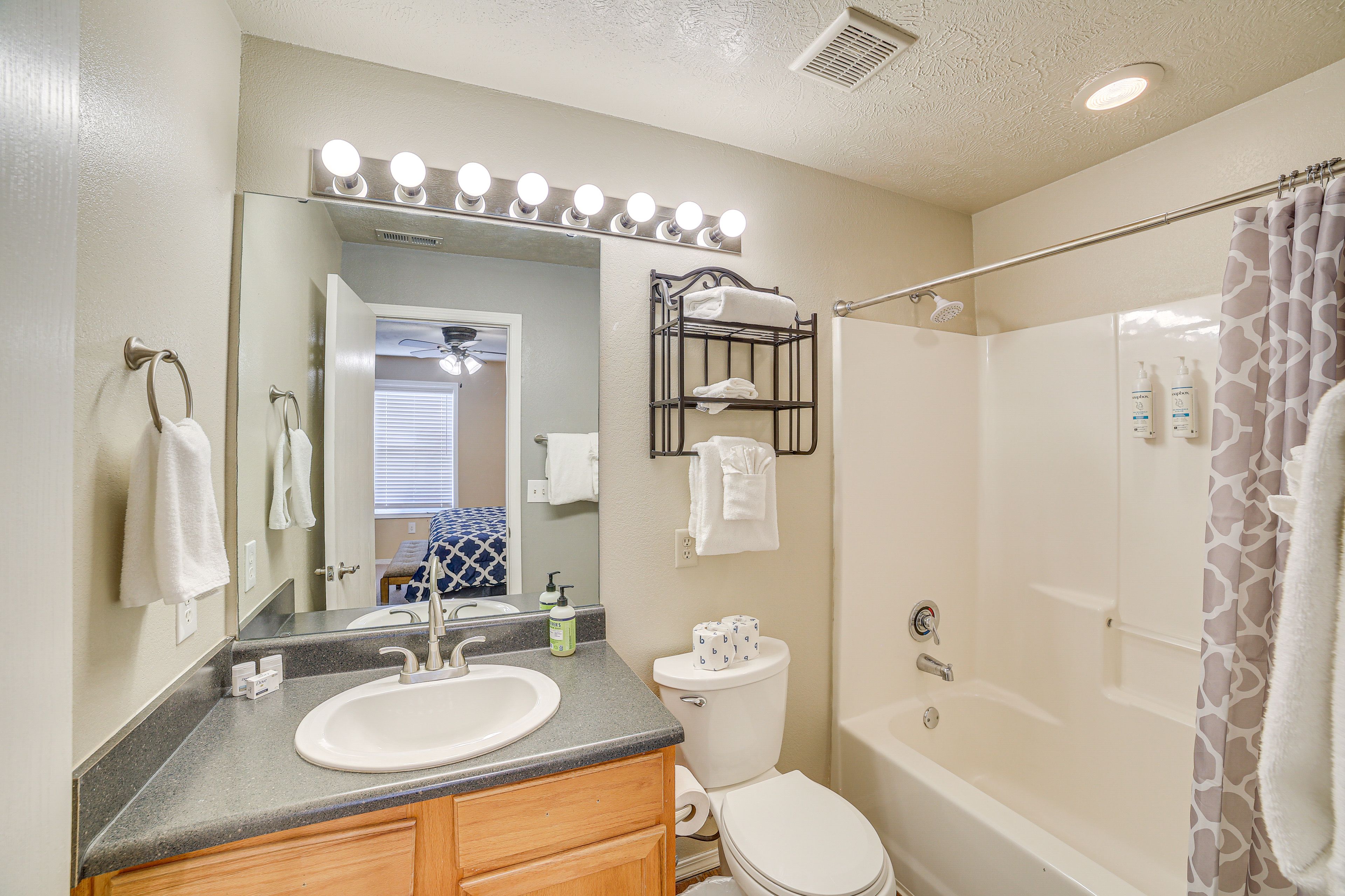 En-Suite Bathroom | 2nd-Floor Unit