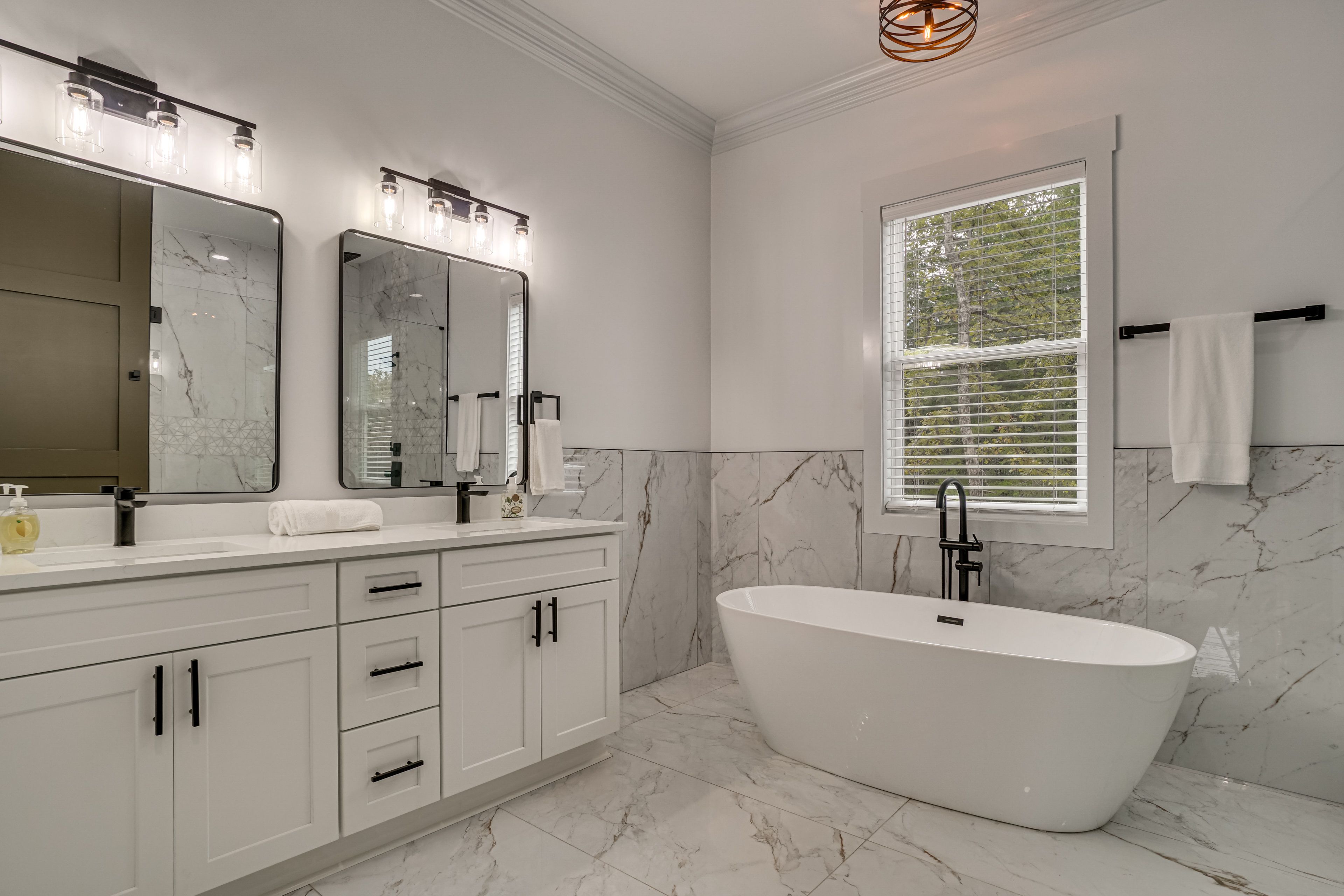 Bathroom | 1st Floor
