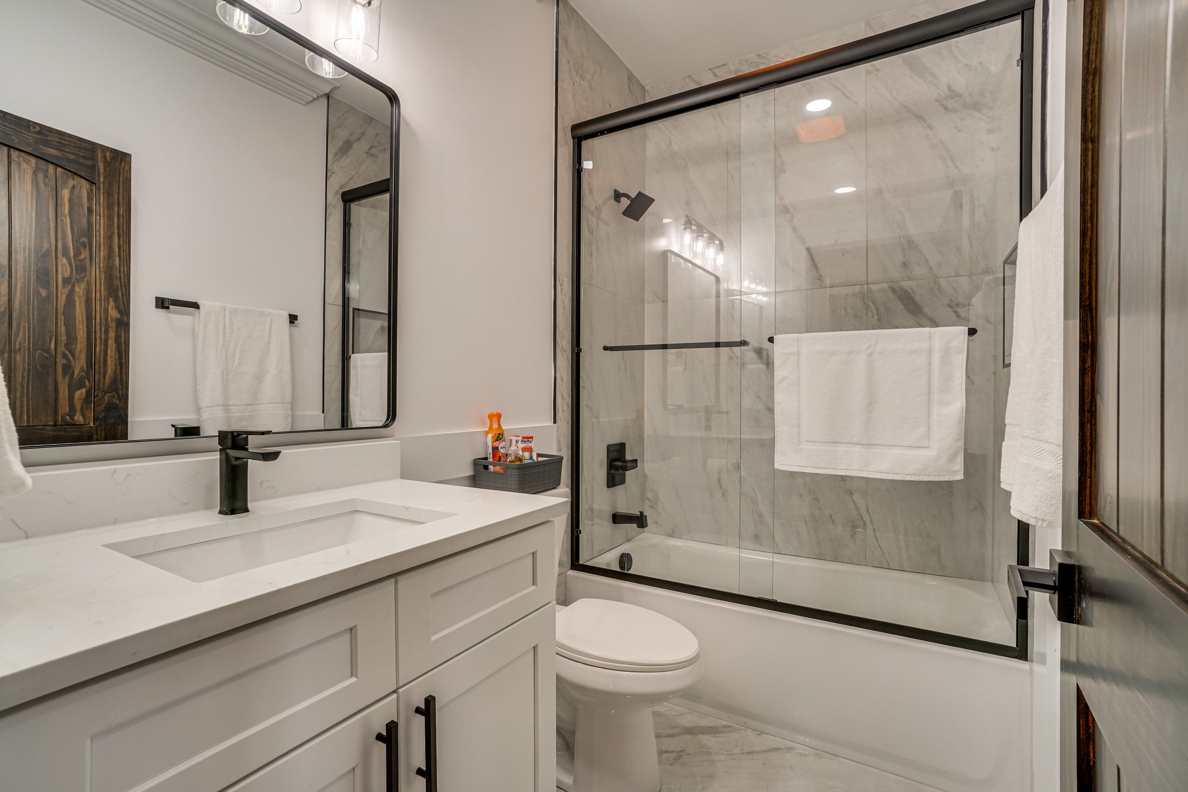 Bathroom | 2nd Floor