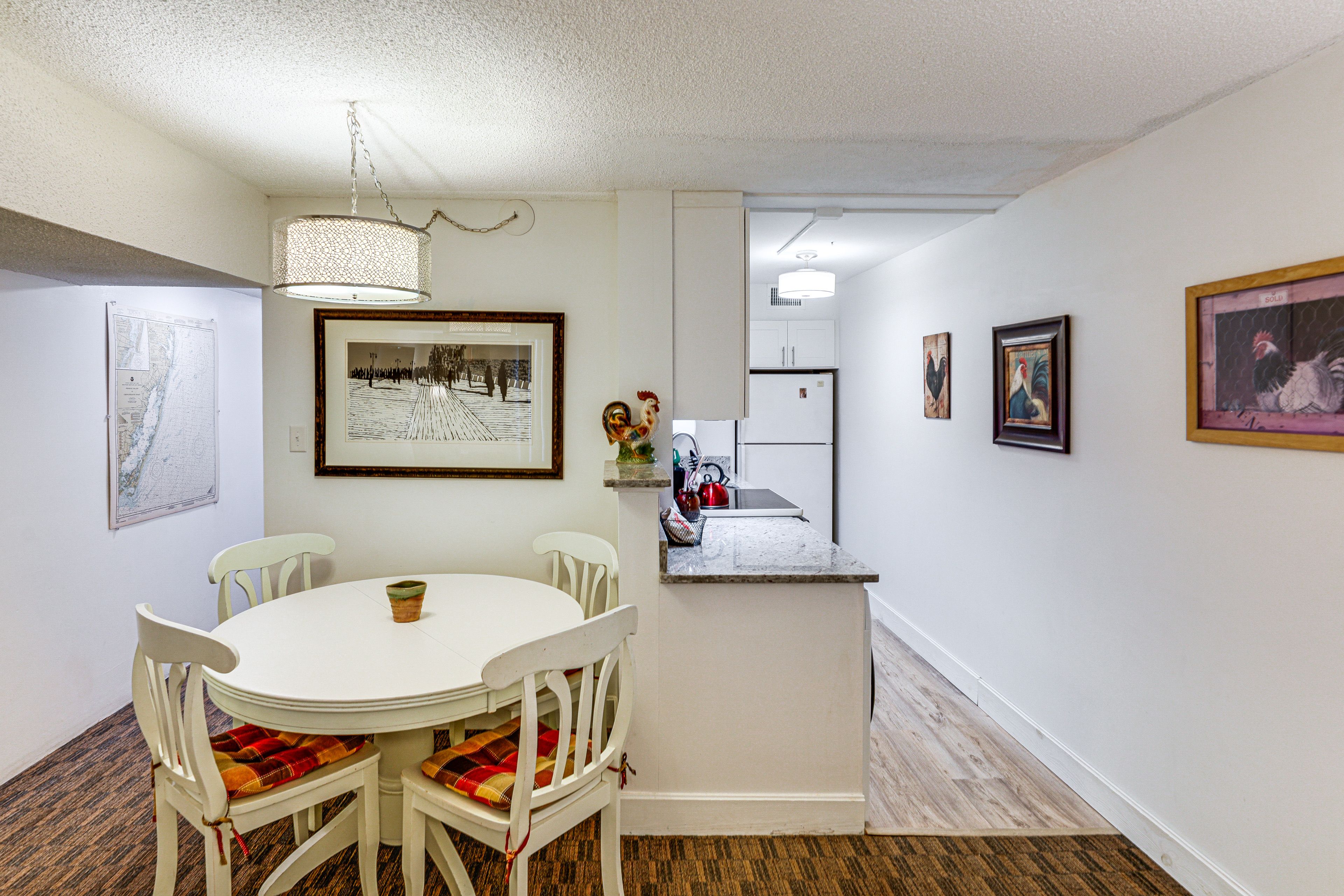 Dining Area | Dishware/Flatware Provided