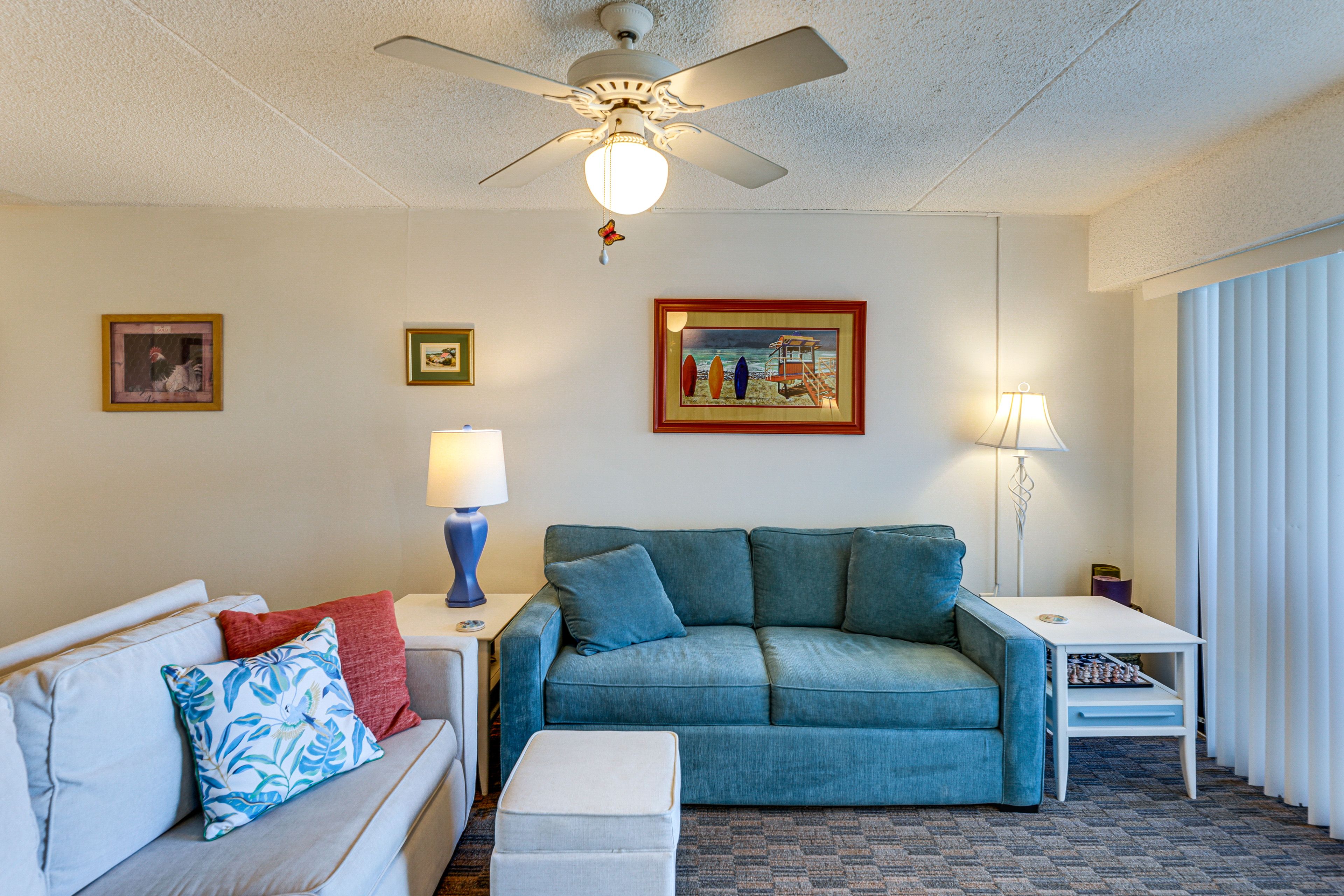 Living Room | Full Sleeper Sofa | Smart TV | Books