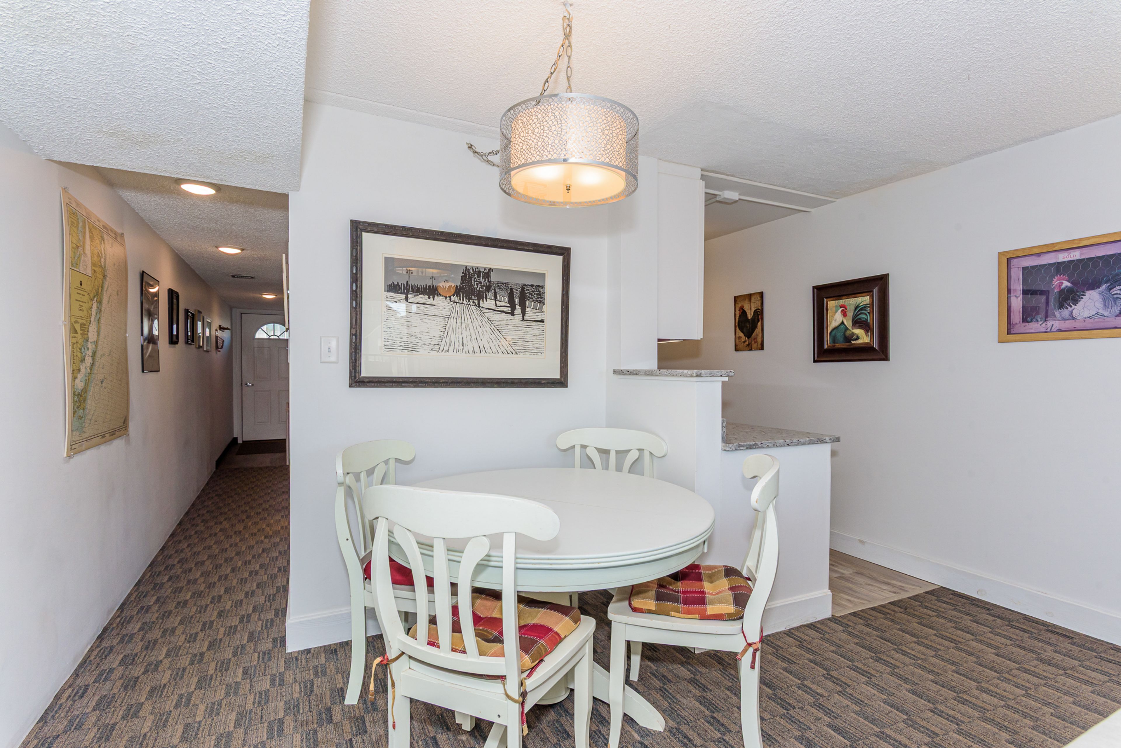 Dining Area | Dishware/Flatware Provided