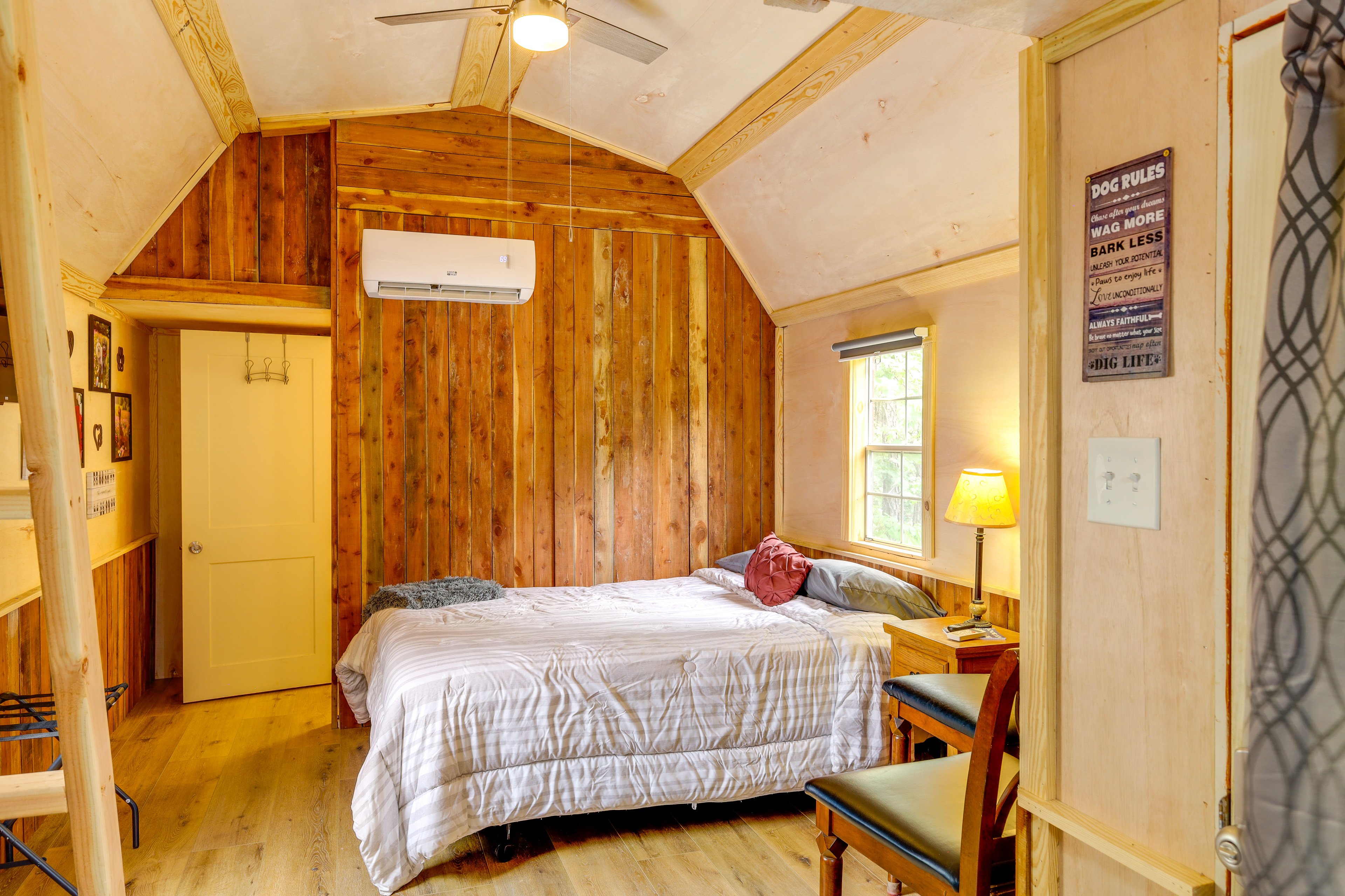 Studio | Sleeping Area | Full Bed